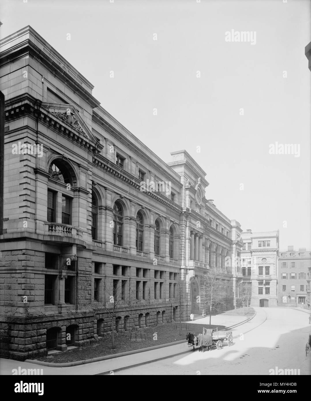 . Casa Corte, Boston, Massachusetts Nomi correlati: Detroit Publishing Co. , Editore Data di creazione/Pubblicato: [tra il 1900 e il 1910] Media: 1, negativo : vetro ; 8 x 10 in. Parte di: Detroit Publishing Company fotografia raccolta Numero di riproduzione: LC-D4-33312 (b&w vetro neg.) Numero di chiamata: LC-D4-33312 <P&P> [P&P] Repository: la Biblioteca del Congresso di stampe e fotografie Division Washington, D.C. 20540 USA . tra 1900 e 1910. Detroit Publishing Co. 125 Courthouse ca1900s Boston byDetroitPubCo LC Foto Stock