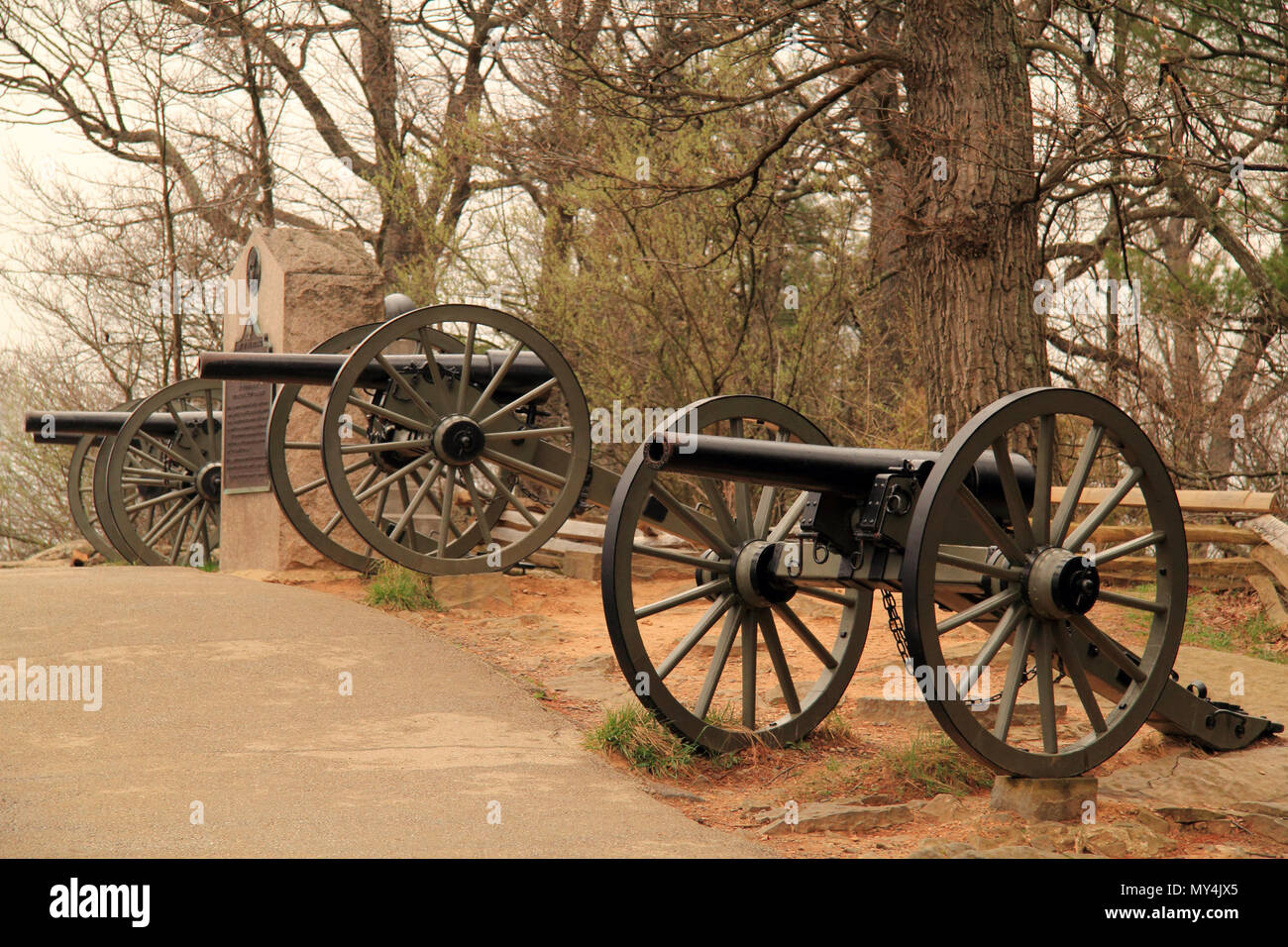 Gettysburg National Military Park è conosciuto per le innumerevoli guerre civili monumenti e memoriali che punteggiano il paesaggio Aprile 15, 2018 in Gettysburg, PA Foto Stock