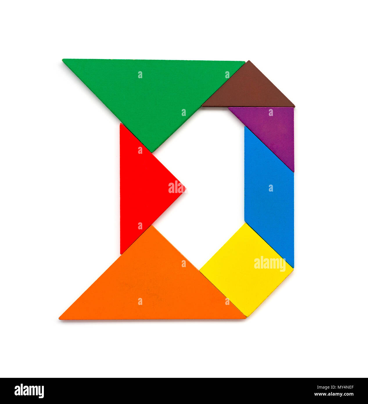 Tangram una forma come una lettera D su sfondo bianco Foto Stock