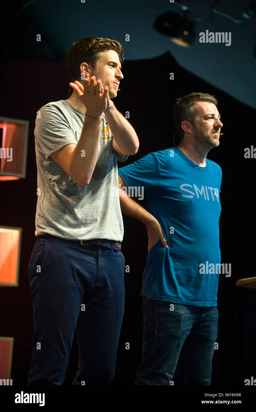 Greg James & Chris Smith sul palco a Hay Festival 2018 Hay-on-Wye Powys Wales UK Foto Stock