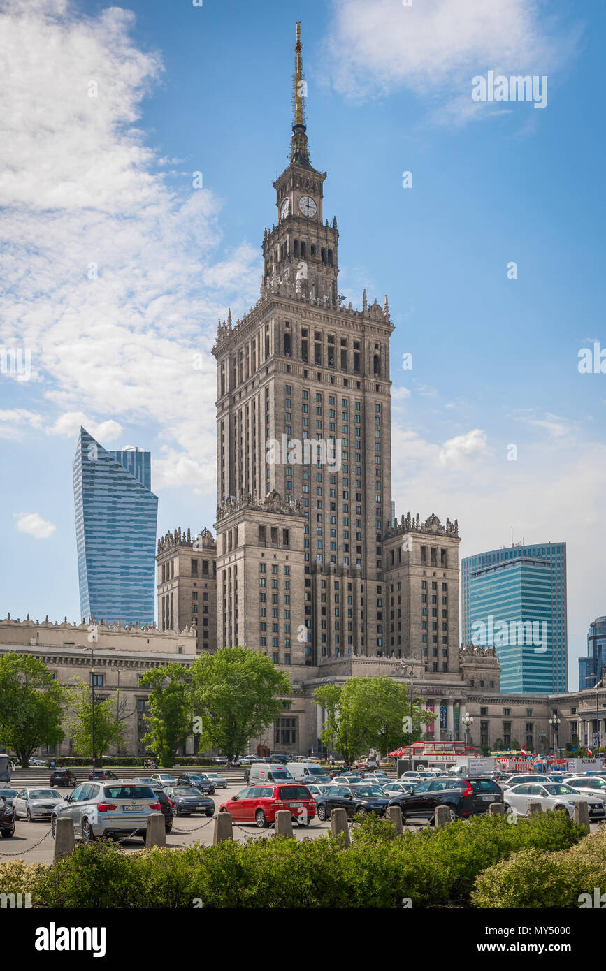 Vista degli anni cinquanta-comunista era Palazzo della scienza cultura nel centro del quartiere finanziario di Varsavia, Polonia. Foto Stock