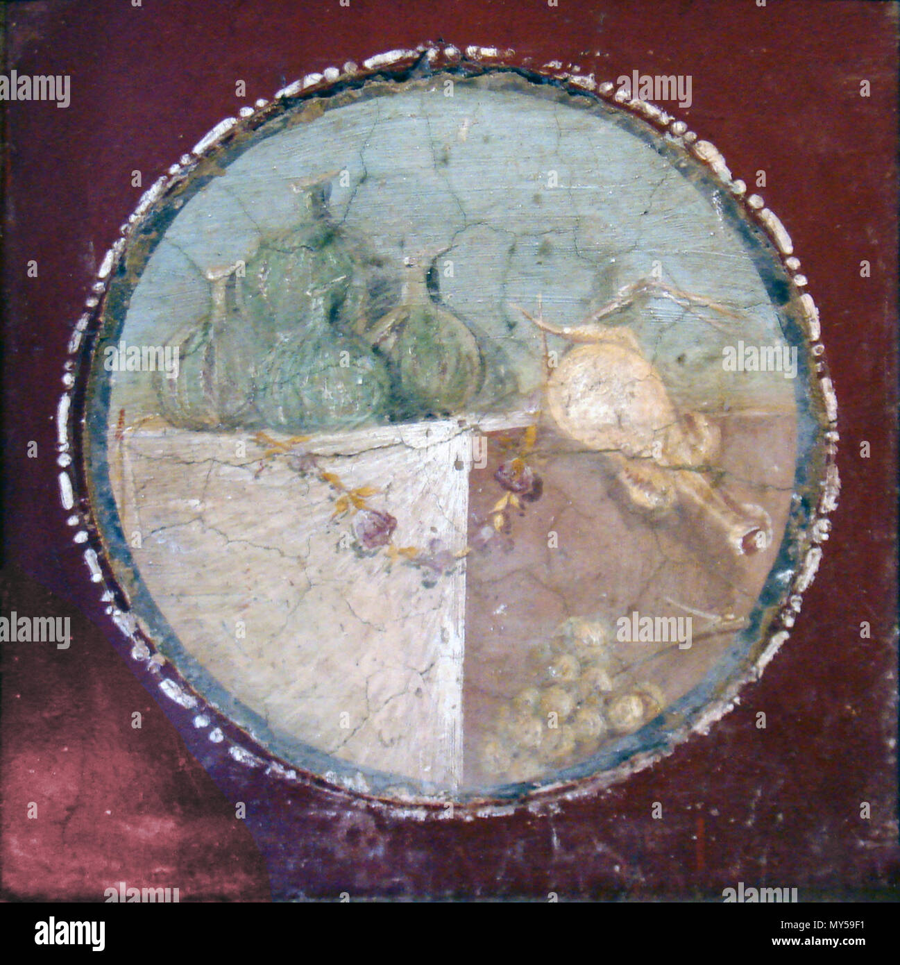 . Italiano: Natura morta con animali e frutta; il Museo Archeologico Nazionale di Napoli (inv. 8642); affresco da Pompei, IV stile pompeiano (50-79 d.C.). Inglese: antico affresco Romano, Pompei(45-79 a.C.), Italia. . Stefano Bolognini 25 affreschi romani - natura morta - Pompei Foto Stock