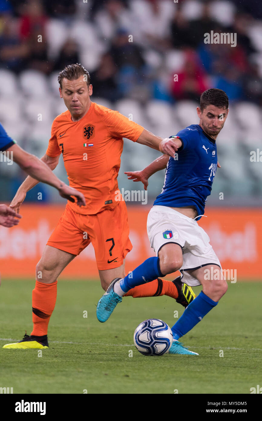 Jorginho Luiz Frello Filho di Italia e Ruud Vormer dei Paesi Bassi durante la International amichevole tra Italia 1-1 Paesi Bassi presso lo stadio Allianz su Giugno 04, 2018 a Torino, Italia. Credito: Maurizio Borsari/AFLO/Alamy Live News Foto Stock