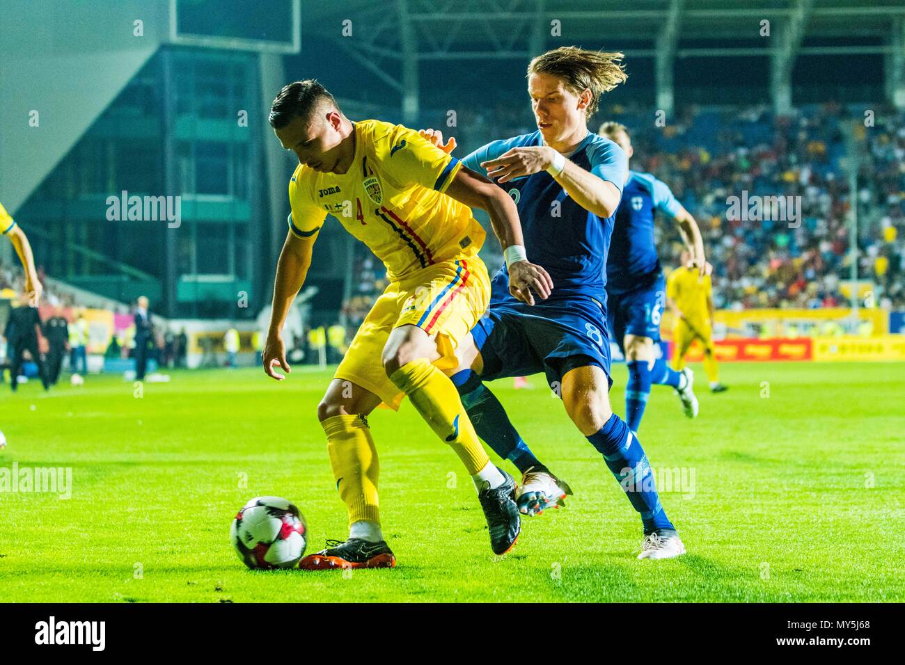 5 giugno 2018: Cristian Manea #4 (Romania) e Robert Taylor #8 (Finlandia) durante la International Amichevole - Romania vs. Finlandia a Ilie Oana Stadium di Tulcea, Romania ROU. Copyright: Cronos/Catalin Soare Foto Stock