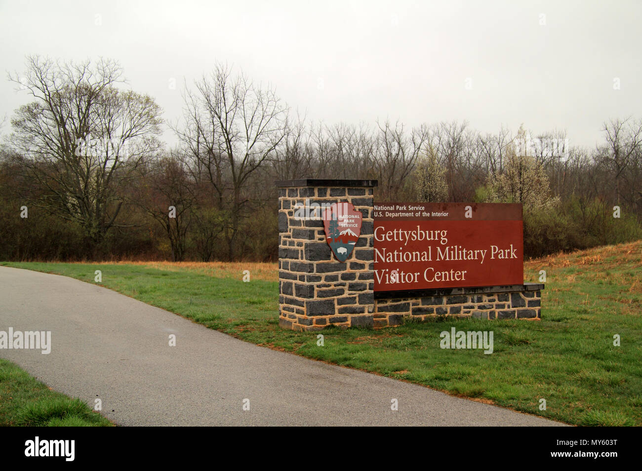 Un elaborato segno di pietra accoglie i visitatori a Gettysburg National Military Park, sede di un importante tre giorni di battaglia combattuta durante la Guerra Civile Americana Foto Stock