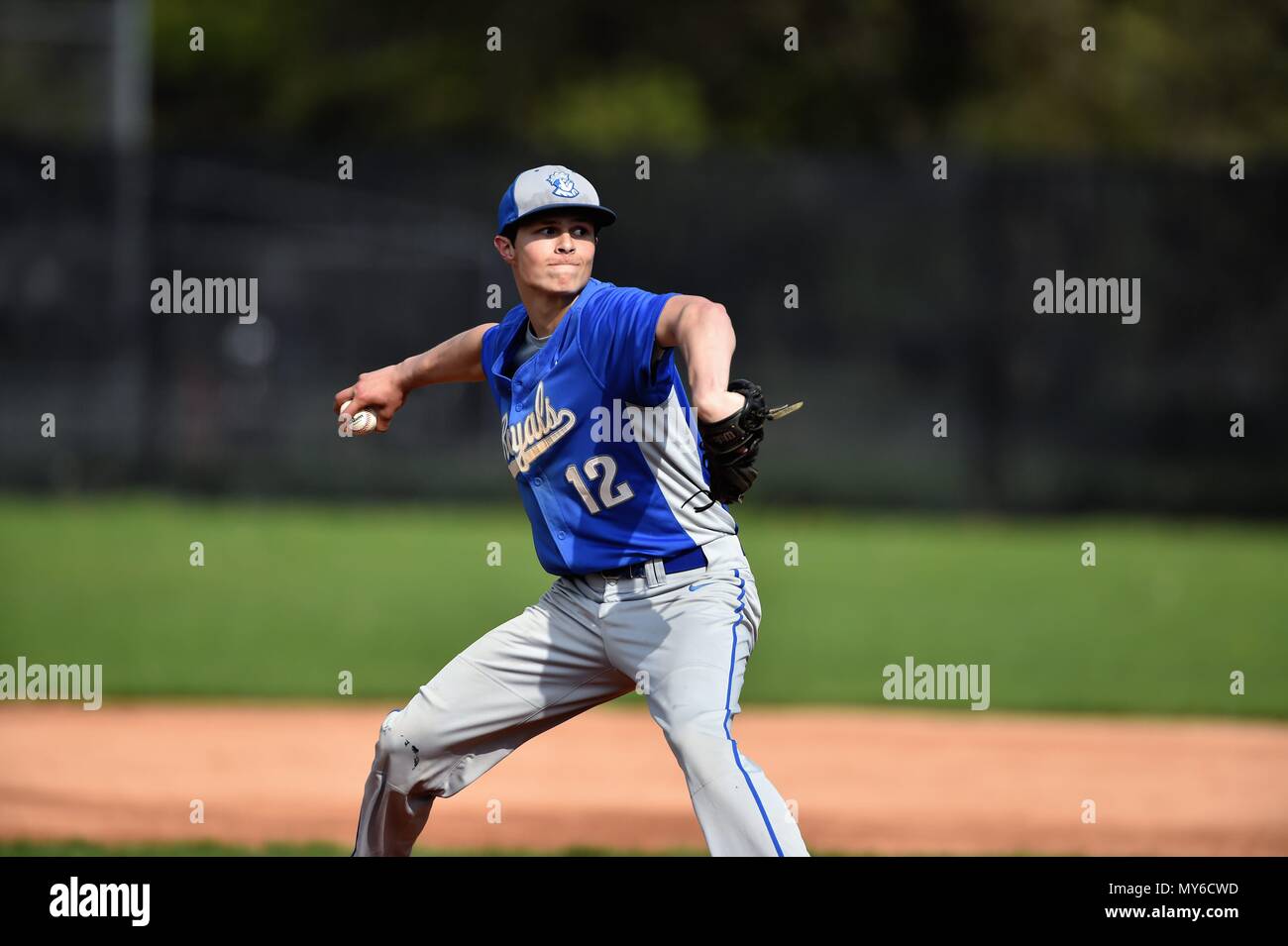 Lanciatore di baseball di buttare un hitter di attesa. Stati Uniti d'America. Foto Stock
