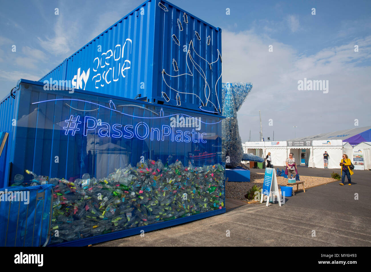 Il cielo Ocean Rescue installazione presso la Volvo Ocean Race villaggio nella Baia di Cardiff Barrage, Giugno 2018. Foto Stock