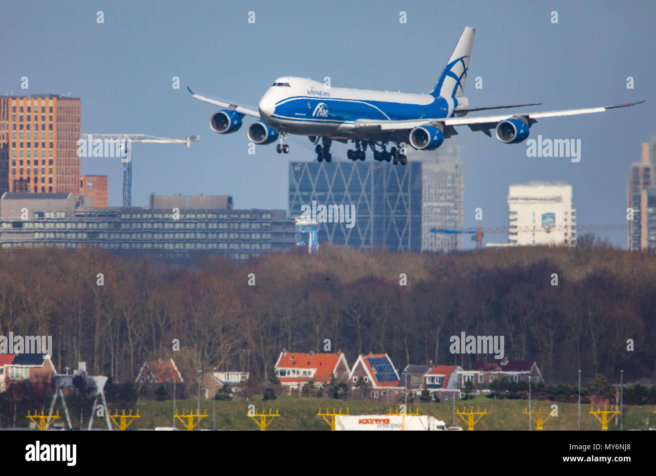 AirBridgeCargo, Cargo, Boeing 747-400F avvicinando l'aeroporto Schiphol di Amsterdam, in Olanda Settentrionale, Paesi Bassi, Foto Stock