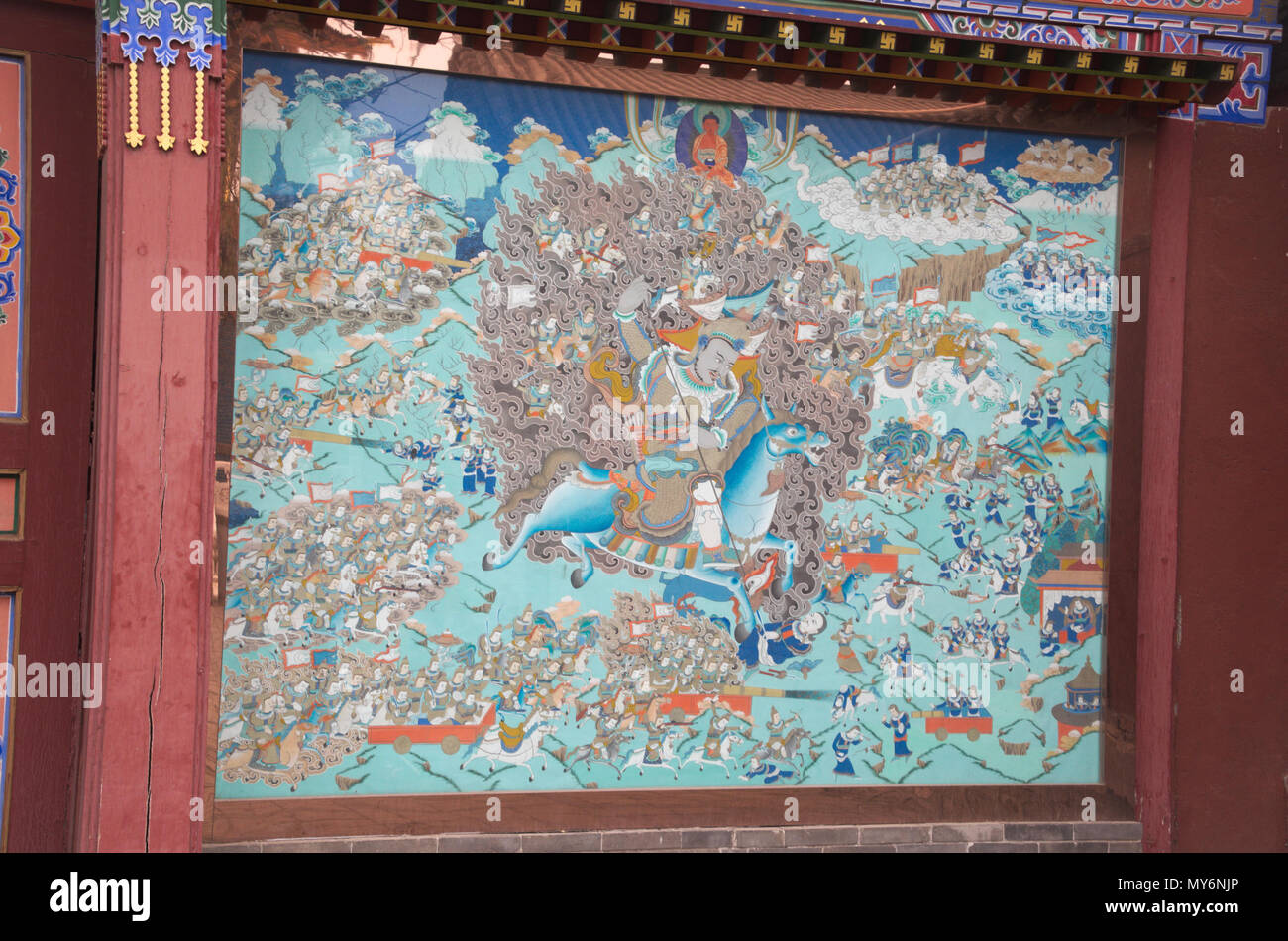 . Français : Peinture bouddhique guerrière au Dazhao Temple de Hohhot en Mongolie-Intérieure. Su y voit le Bouddha Amitābha en haut au centre, et une scène de bataille où une figura guerrière à Cheval (pourrait être Daychin tengry) est entourée de combattants à dos de chevaux et éléphants blancs et d'autres dans des carri munis de lance, de fusils et de Bannières comportant onu croissant, combattant contre des ennemis utilisant lance et canonici. Inglese: la vernice del tempio Dazhao a Hohhot nella Mongolia interna. Siamo in grado di vedere a uppercenter, Buddha Amitābha. Questa è una scena di battaglia con un grande w Foto Stock
