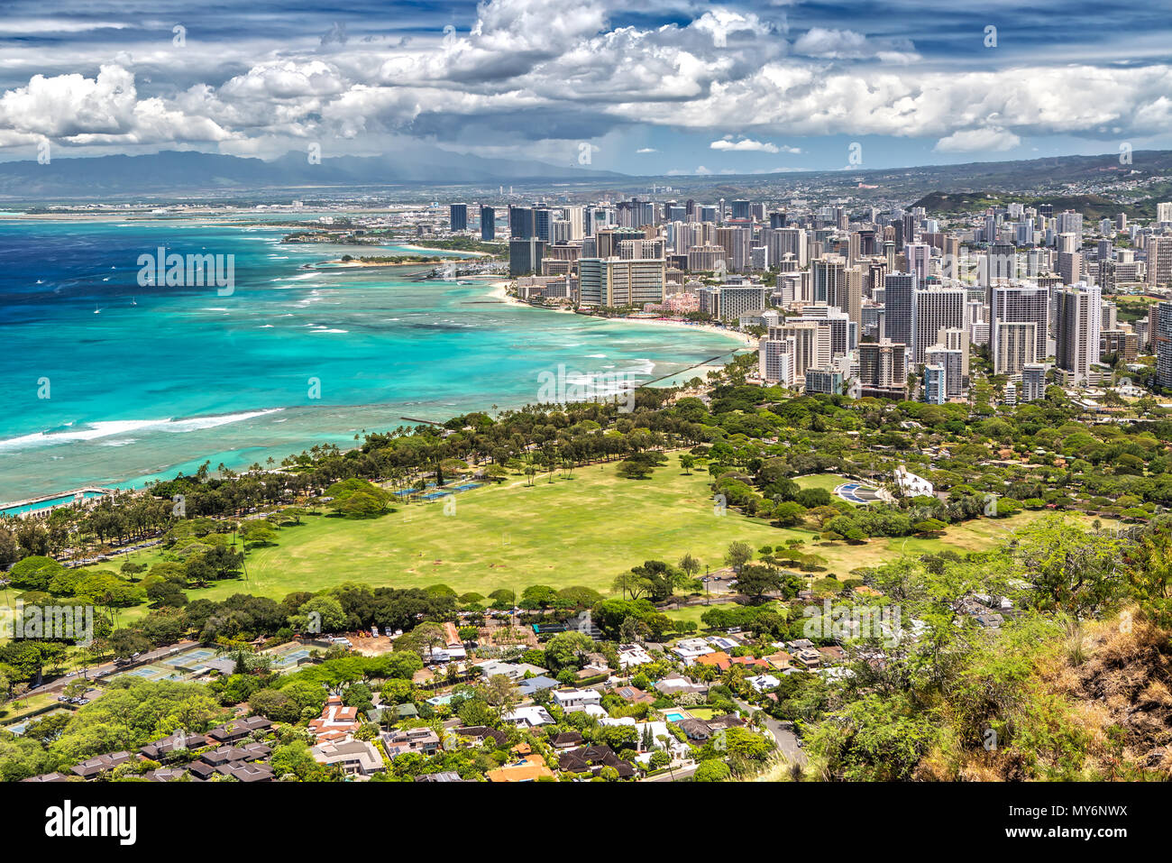 Vista panoramica di Honolulu dalla testa di Diamante di Oahu, Hawaii Foto Stock