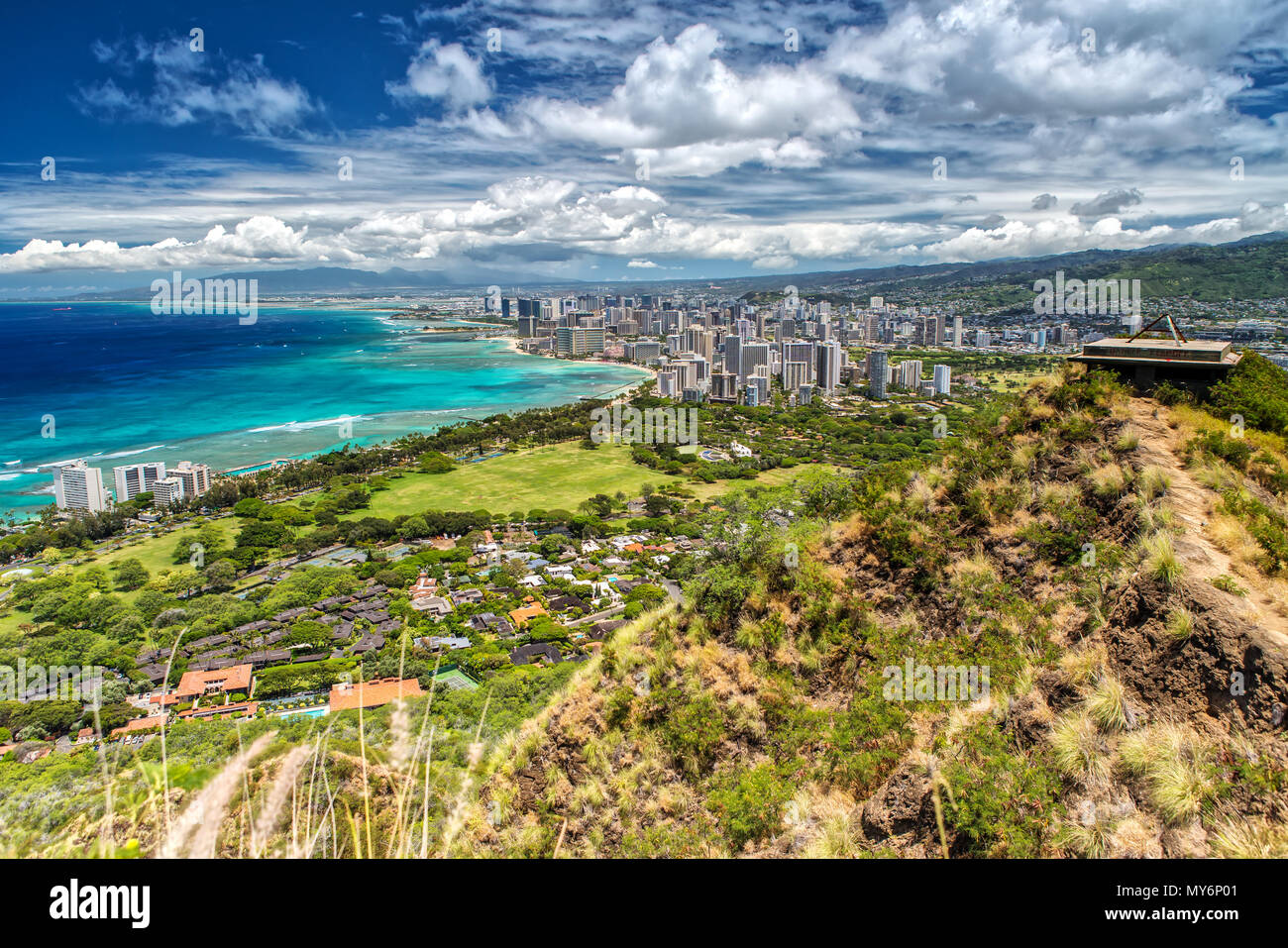 Vista panoramica di Honolulu dalla testa di Diamante di Oahu, Hawaii Foto Stock