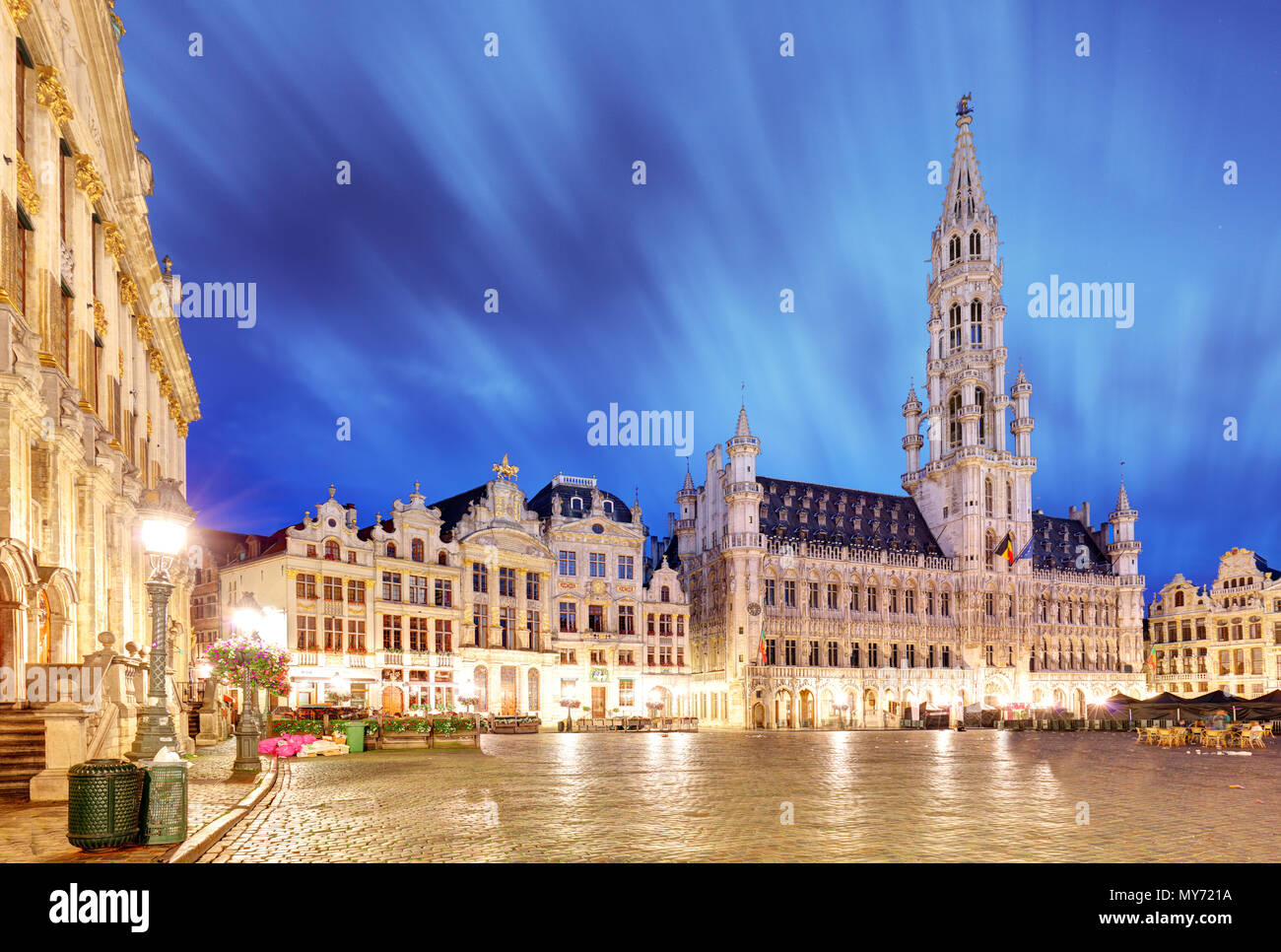 Scena notturna della Grand Place, il punto focale di Bruxelles, Belgio. Foto Stock