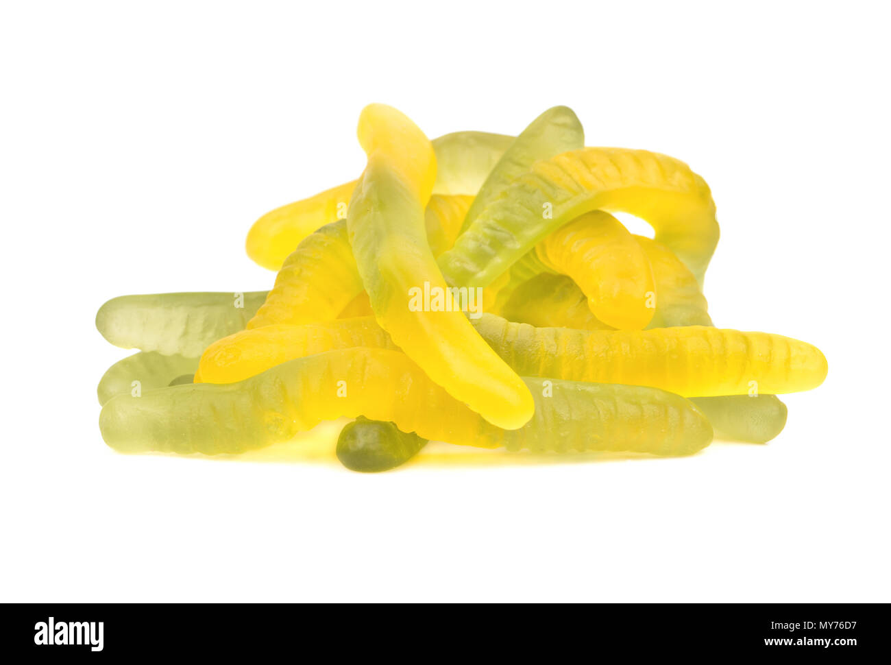 Grappolo di caramella gommosa worm su sfondo bianco Foto Stock