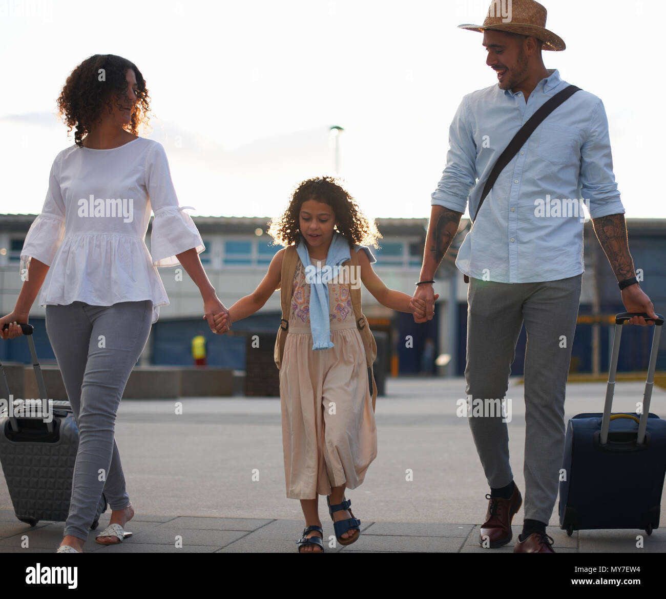 Famiglia di tre persone di andare in vacanza Foto Stock