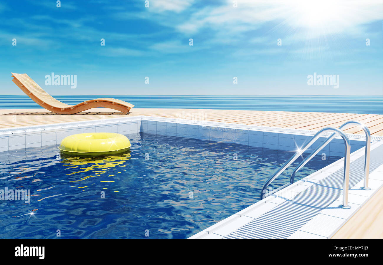 Blu piscina con giallo anello di vita che galleggia sulla superficie dell'acqua, spiaggia sdraio sul pavimento in legno, sun deck sul mare per le vacanze estive Foto Stock