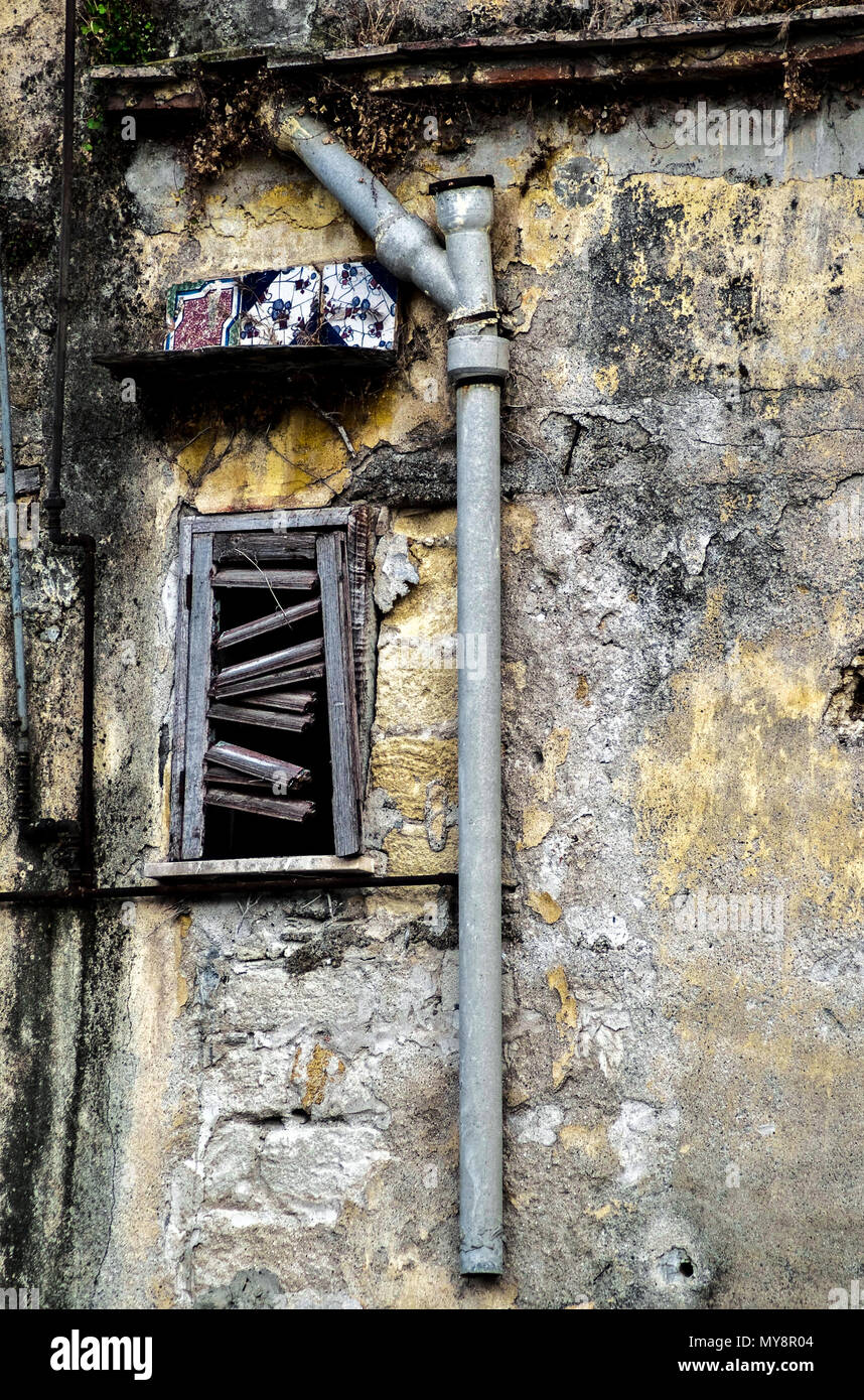 Edificio abbandonato nella città vecchia,Palermo,Italia.2013. Foto Stock