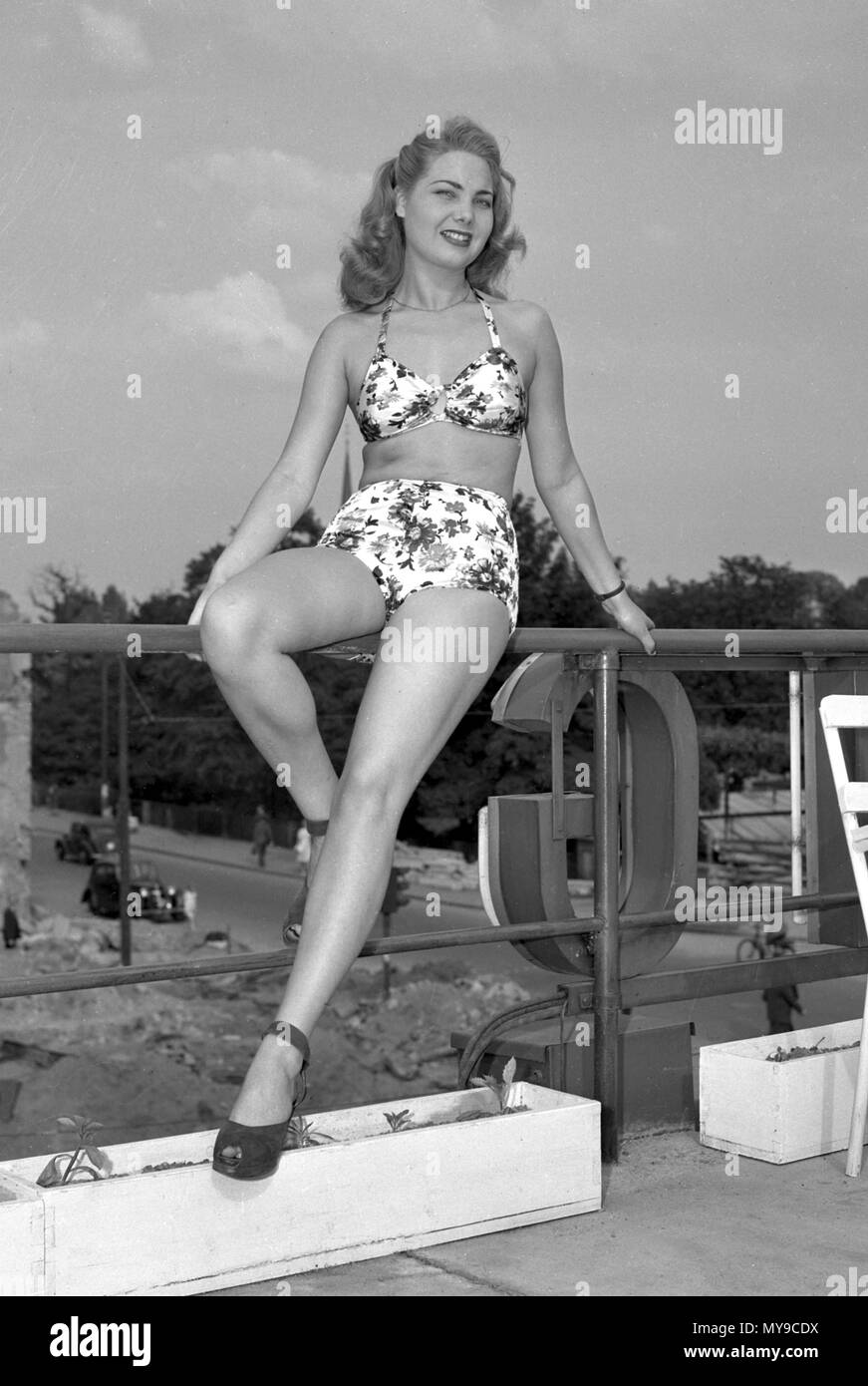 Il 8 e 9 giugno 1949, nuotare e Spiaggia di mode sono stati mostrati al Cafe Lang in Frankfurt am Main. | Utilizzo di tutto il mondo Foto Stock