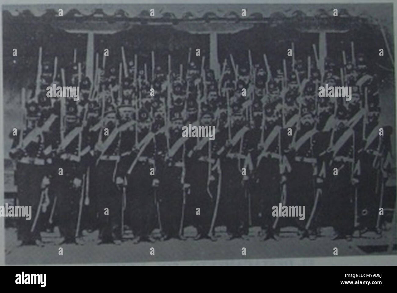 . Español: Personal de n.a. brigada de Infatería de la Guardia Municipale de Santiago. Lo mas probabile es que muchos de ellos fueron después soldados del 'Bulnes' . 1 dicembre 2012, 22:59:36. Unknown 43 Antecesor-batallon-bulnes Foto Stock