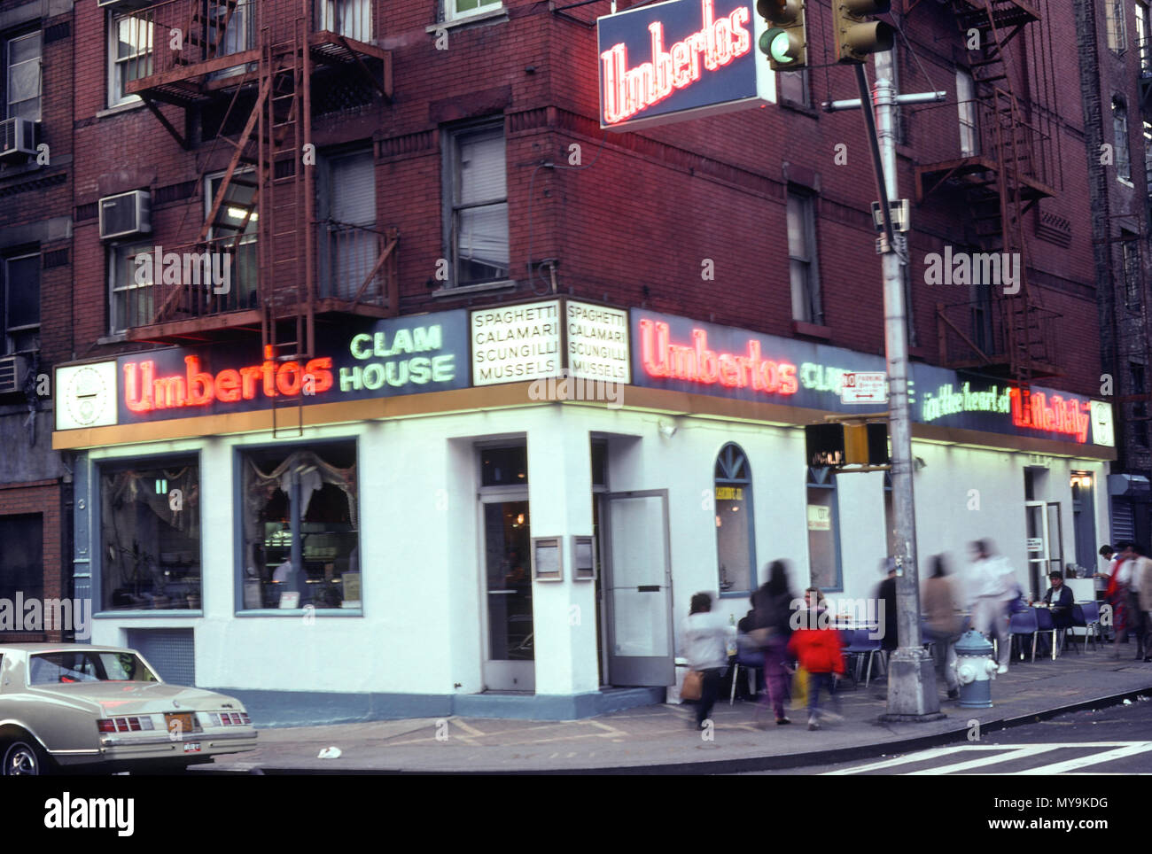 NYC - Little Italy: Umbertos Clam House, In May 2000, Umber…