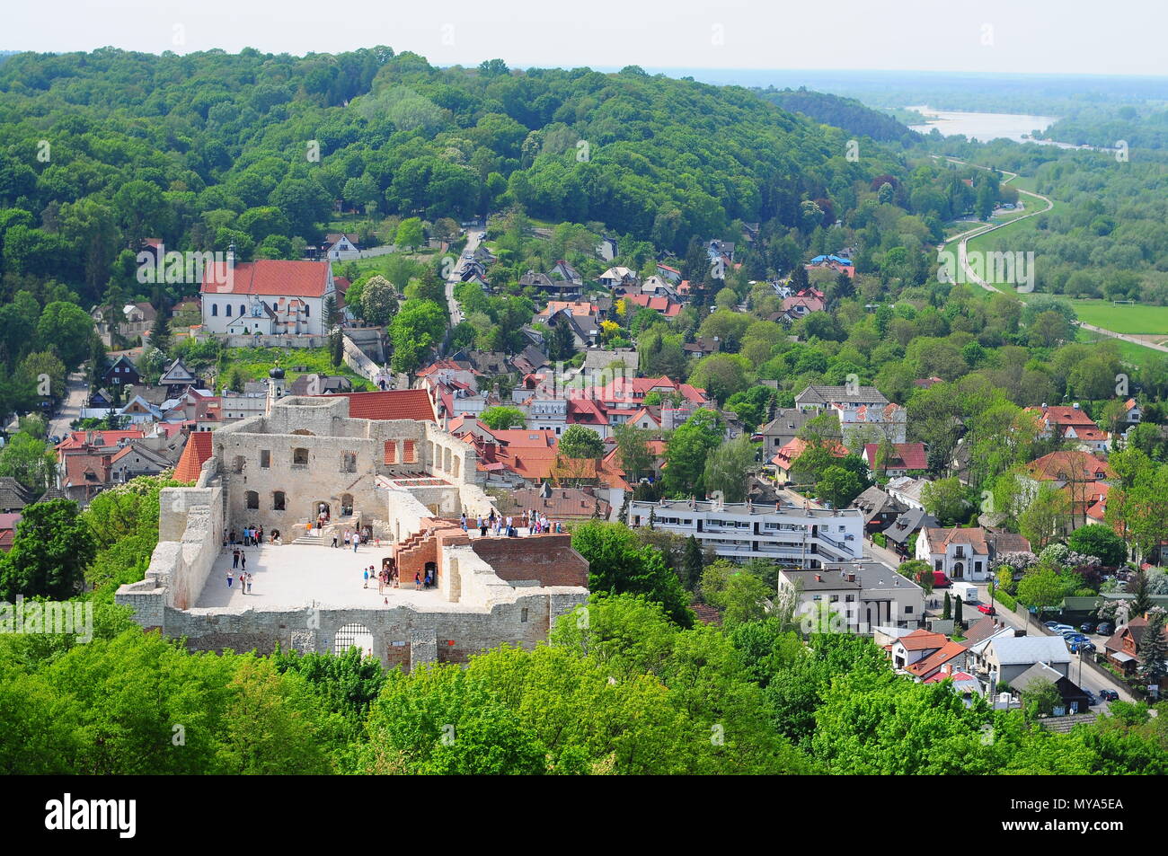 Veduta aerea del castello di Kazimierz Dolny, Lubelskie voivodato, Polonia, maggio 2018 Foto Stock