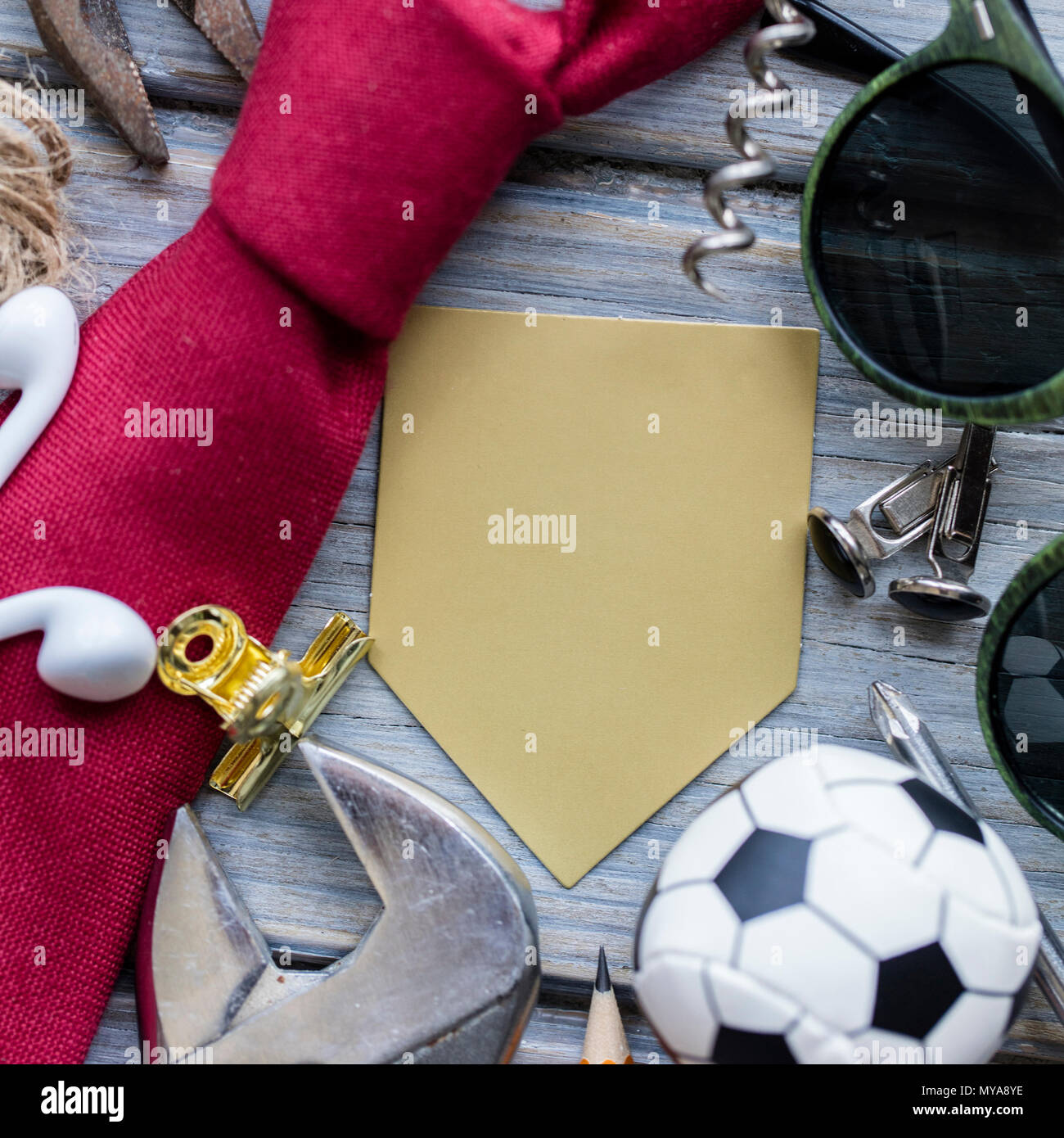 Oro bianco etichetta con accessori mens, Padre il papà di sfondo Foto Stock