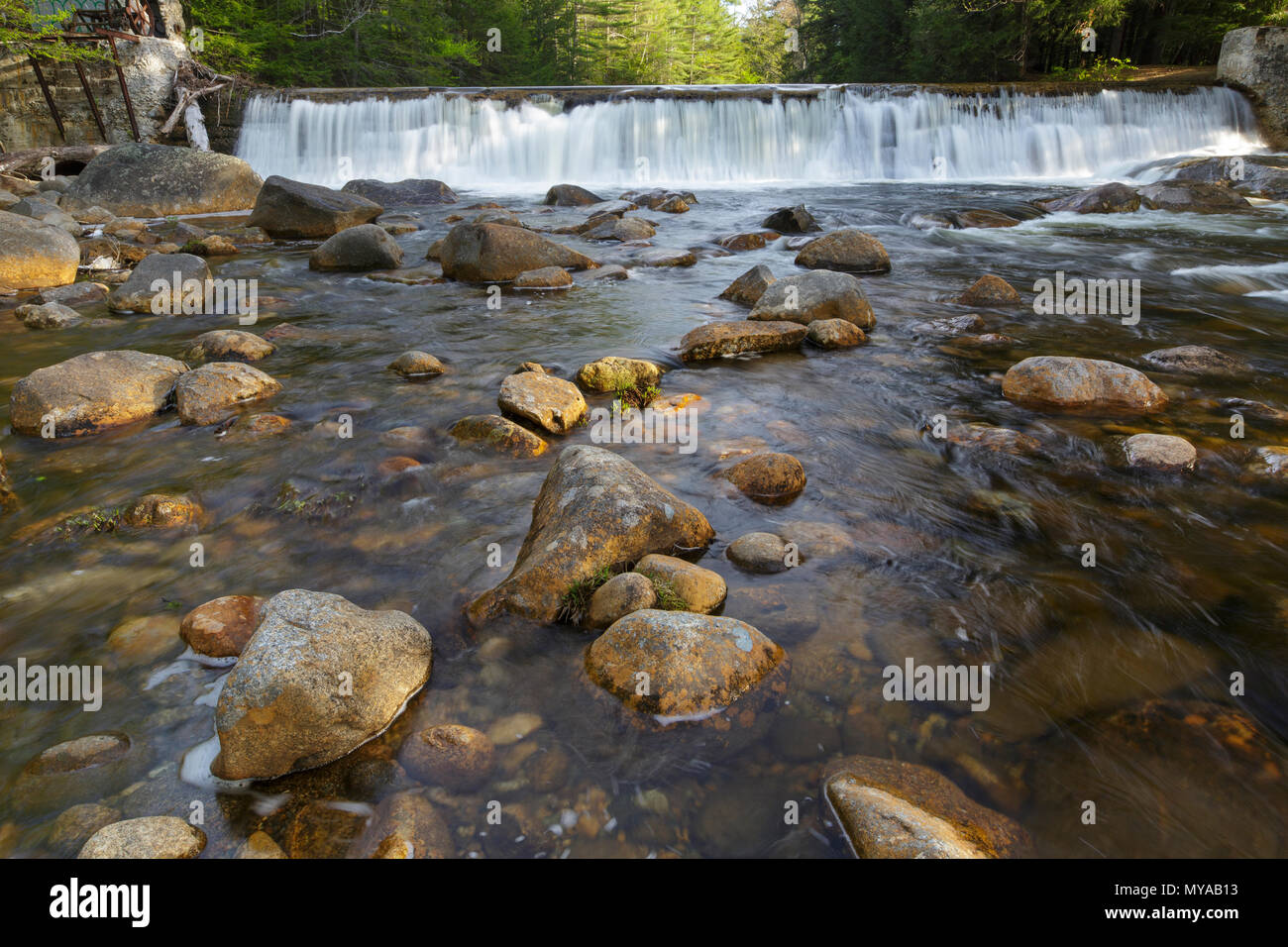 Parker's diga lungo il fiume Pemigewasset in North Woodstock, New Hampshire durante i mesi primaverili. Foto Stock