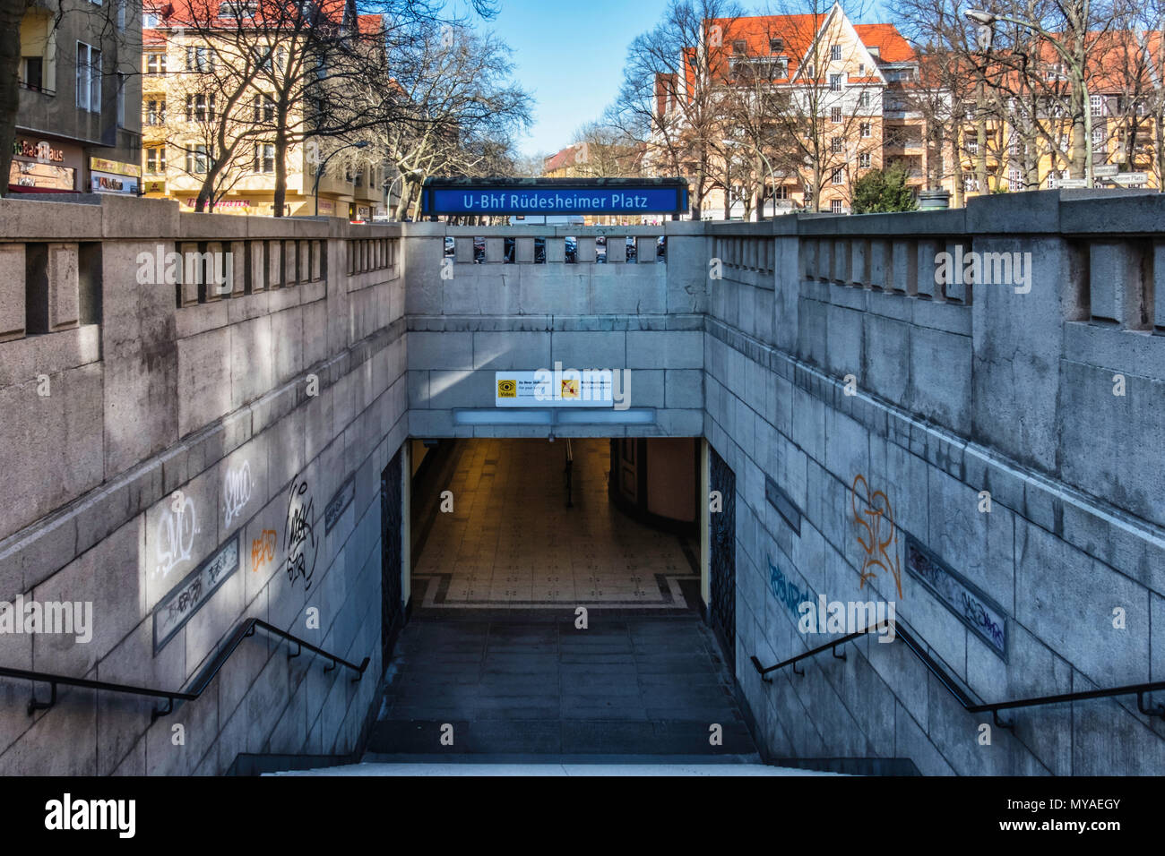 Berlin Wilmersdorf.Rüdesheimer Platz della U-Bahn U 3 dalla stazione della metropolitana aperto su 12 Ottobre 1913 Foto Stock
