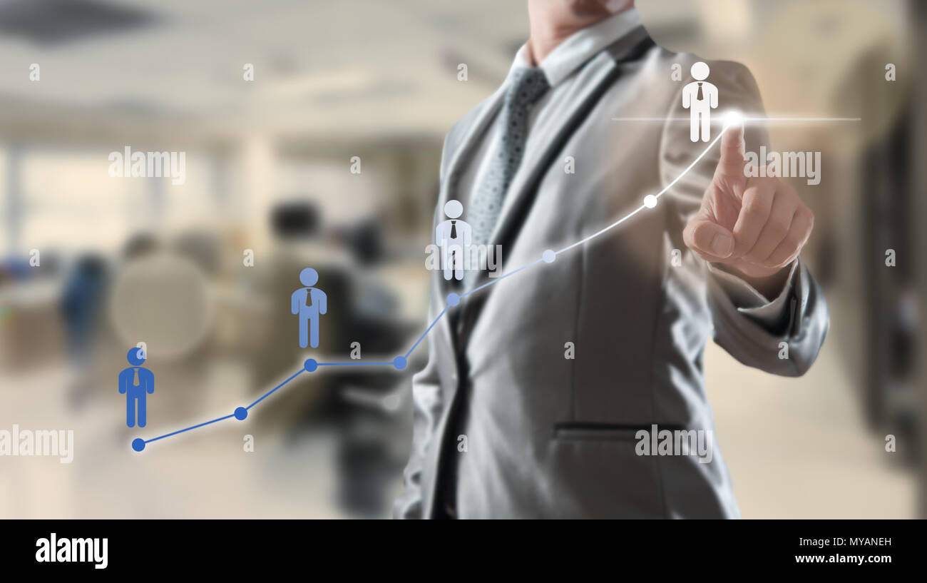 Imprenditore lavora con digital visual object, risorse umane concept Foto Stock