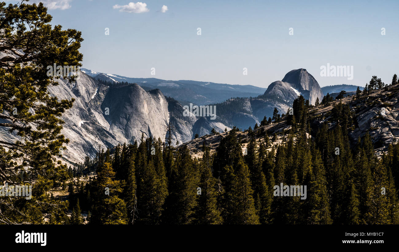 Mezza Cupola come si vede dal punto Olmsted nel Parco Nazionale di Yosemite. Foto Stock