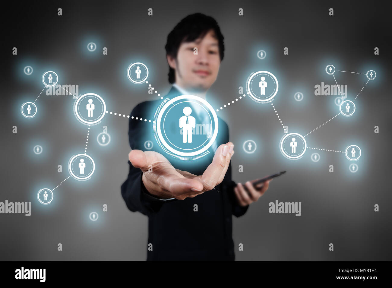 Imprenditore lavora con digital visual object, risorse umane concept Foto Stock