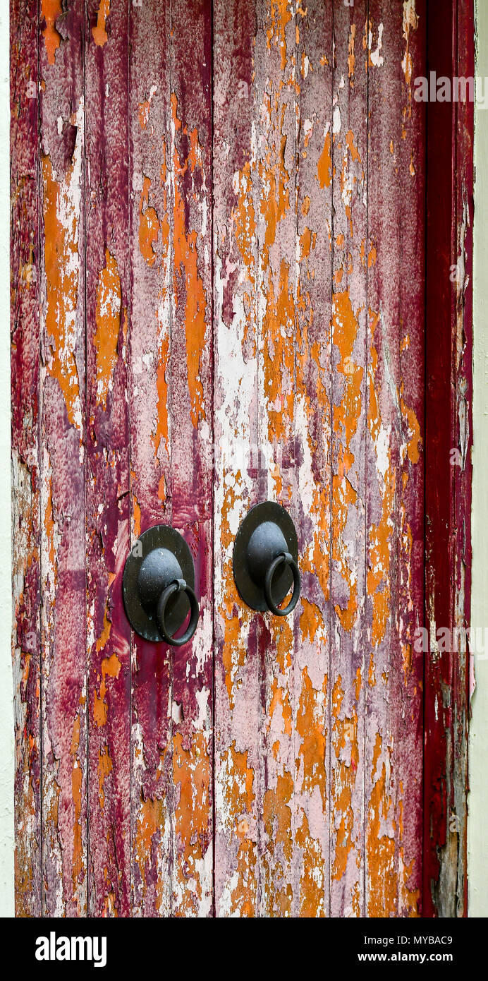 Weathered vecchio doorknock orientali Foto Stock