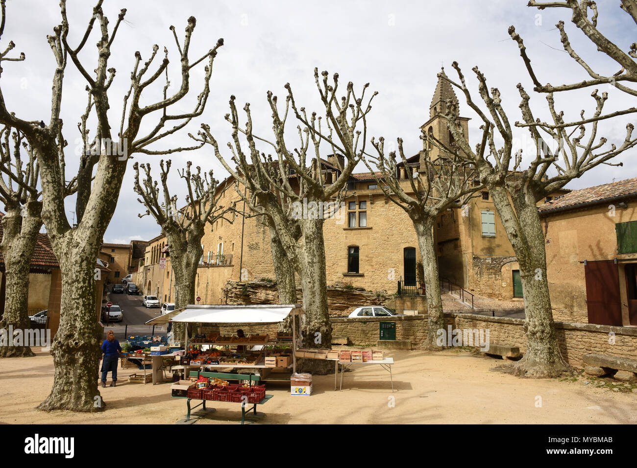 Il villaggio francese di Vers-Pont-du-Gard un comune nel dipartimento del Gard nella Francia meridionale. Foto Stock