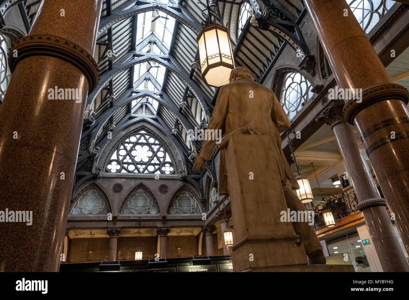 Il Richard Cobden Statua in Wool Exchange, Bradford era un commerciante commerciante durante la rivoluzione industriale dei mulini Bradfords Foto Stock