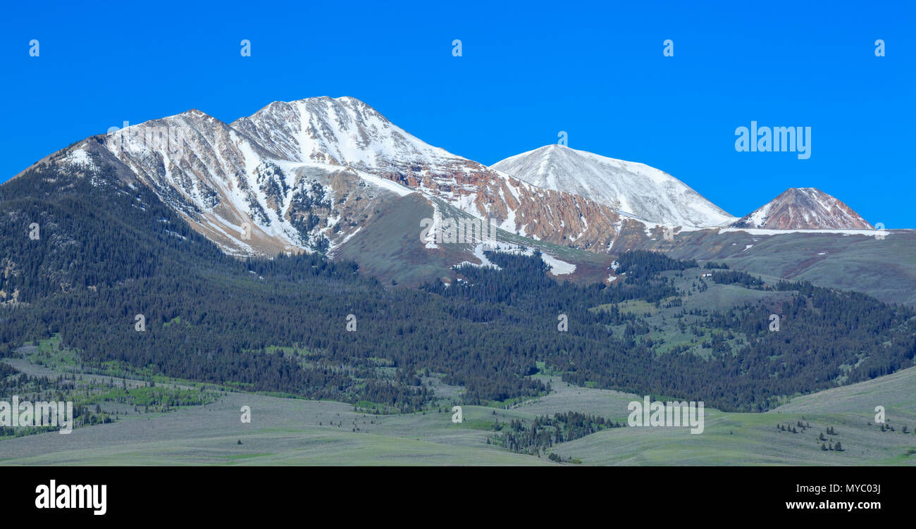 Panorama di lima picchi e colline vicino liima, montana Foto Stock