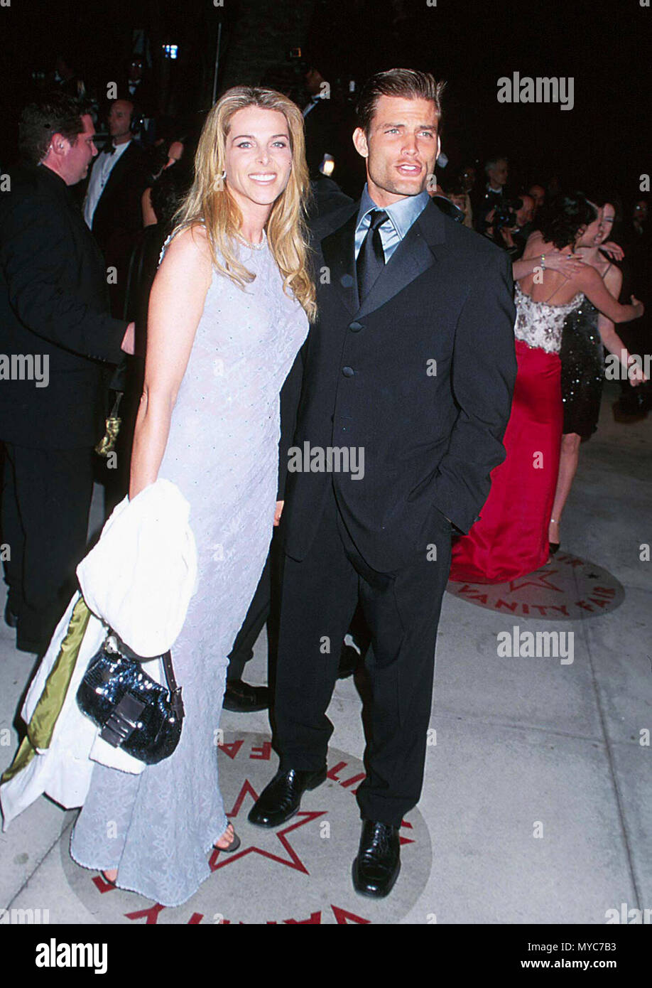 26 Mar 2000, Los Angeles, California, Stati Uniti d'America --- Casper Van Dien con la moglie Catherine Oxenberg --- Image by © MichelB / USACasper Van Dien con la moglie Catherine Oxenberg Red Carpet Event, verticale, STATI UNITI D'AMERICA, industria cinematografica, celebrità, fotografia, Bestof, arte cultura e intrattenimento, Topix celebrità moda / Verticale, meglio di, evento nella vita di Hollywood - California, moquette rossa e dietro le quinte, USA, industria cinematografica, celebrità, movie celebrità, personaggi televisivi, musica celebrità, fotografia, Bestof, arte cultura e intrattenimento, Topix, verticale, inchiesta tsuni@Gamma-USA.com, gruppo in posa tog Foto Stock