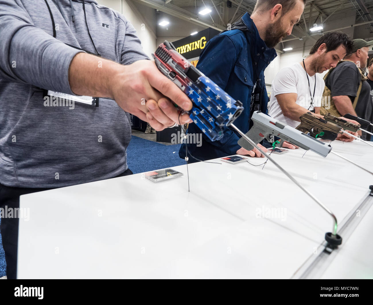 La libertà di portare armi è negli Stati Uniti d'America secondo emendamento e presso la National Rifle Association membri ha preso l'orgoglio nel difendere i loro diritti Foto Stock