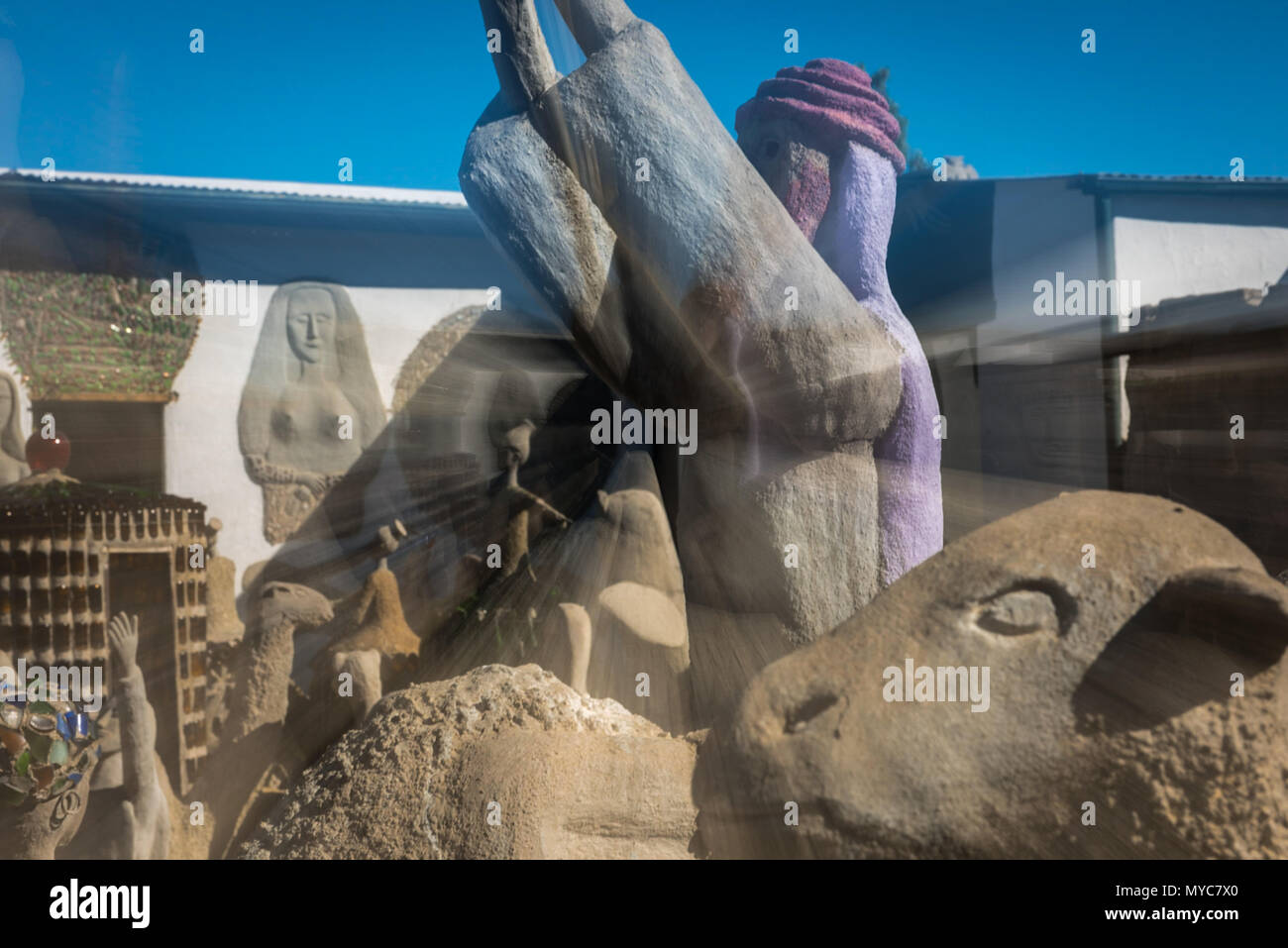 La Casa del gufo nel South African karoo villaggio di Nieu Bethesda visualizza le opere della solitaria Helen Martins che ha commesso suicidio in 1976 Foto Stock