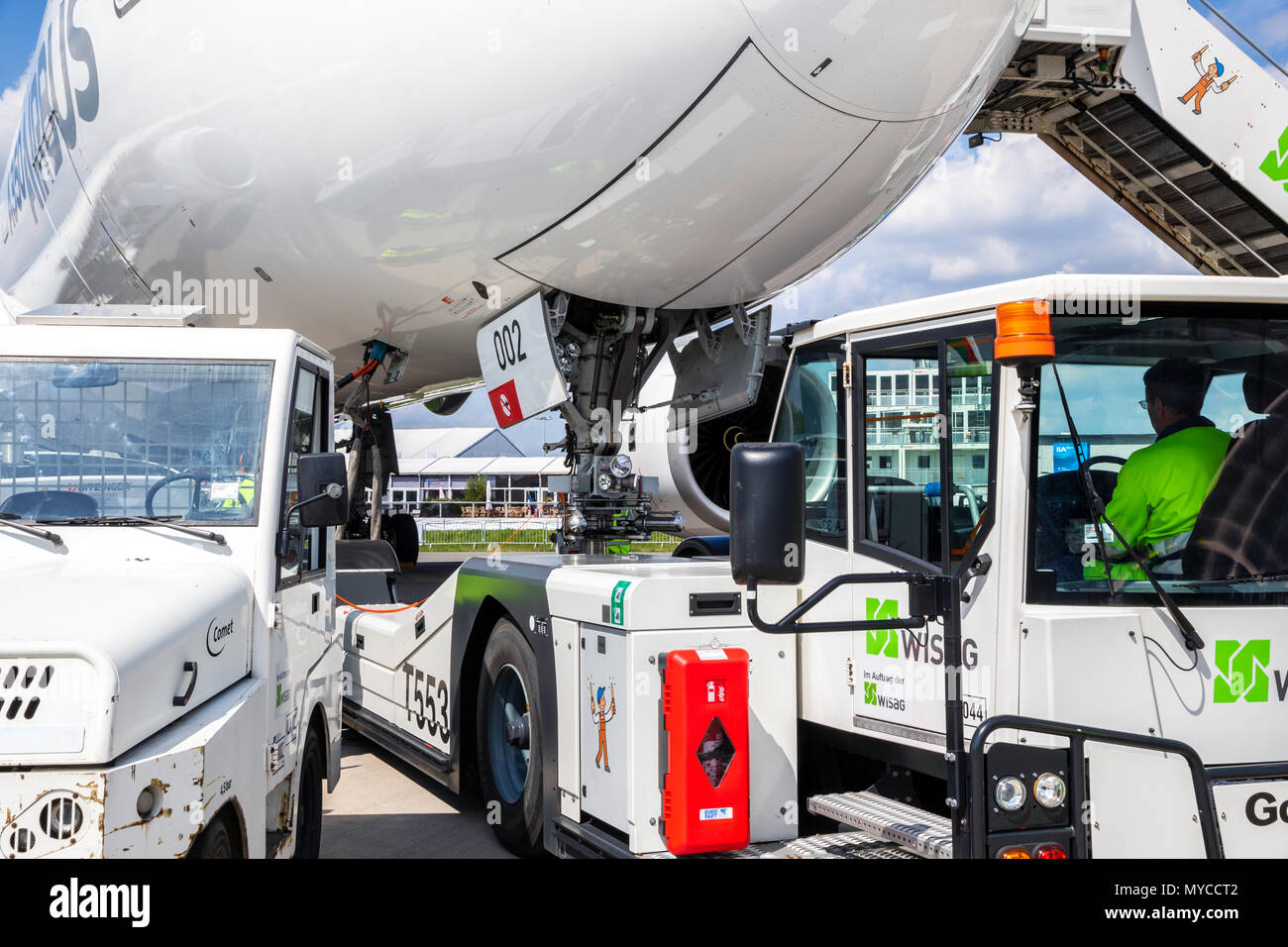Berlino, Germania - Apr 27, 2018: Airbus A350 XVB aereo passeggeri trainato a Berlino ILA Air Show. Foto Stock