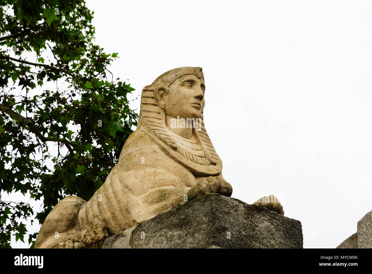 Fontana egiziano sphinx, il Parque del Retiro di Madrid, Spagna. Maggio 2018 Foto Stock