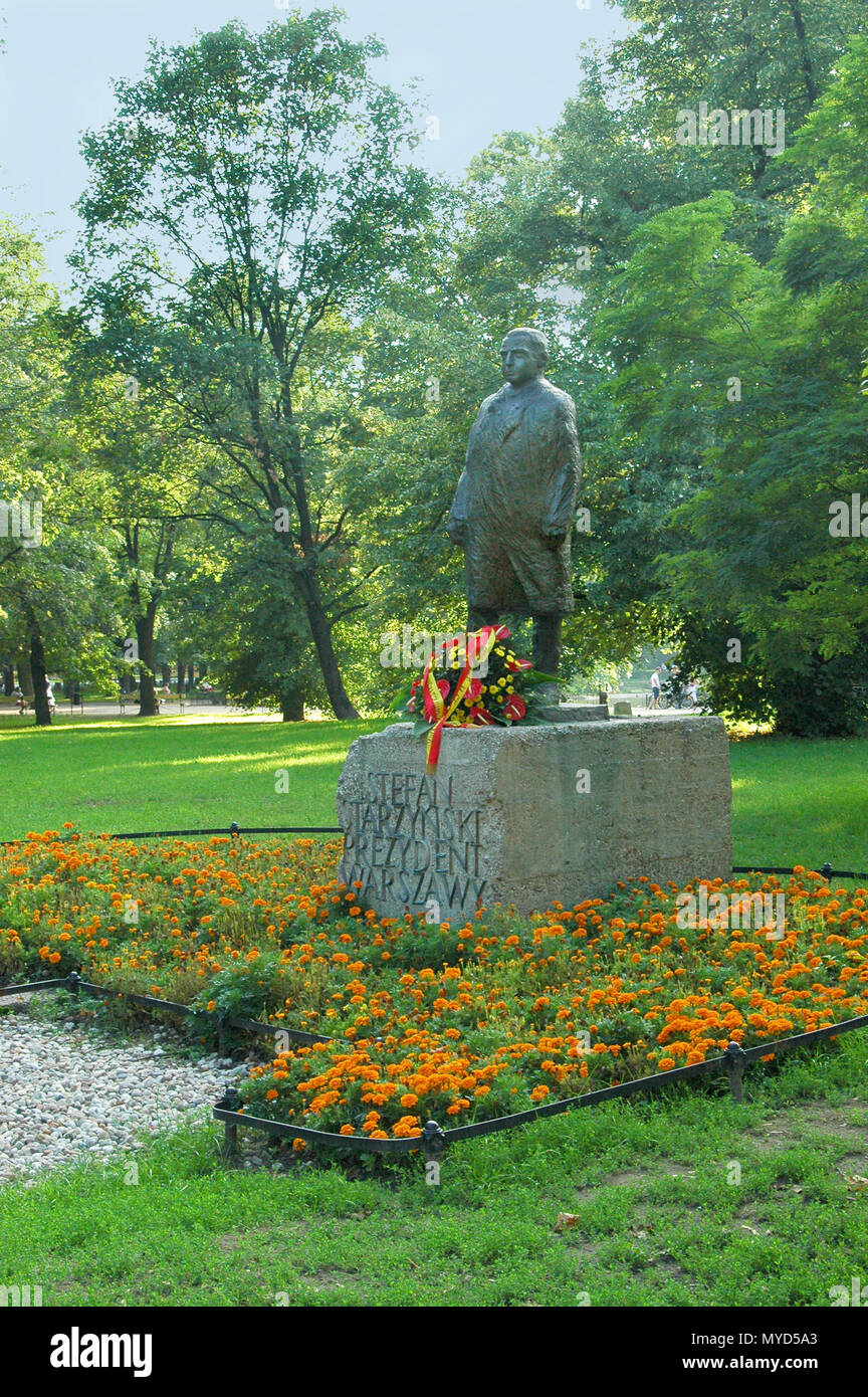 . Uno dei due monumenti da Stefan Starzyński a Varsavia in Polonia. Questo particolare monumento è situato nel giardino sassone, su uno dei restanti pilastri del Sassone Palace . Il 19 agosto 2006. Sconosciuto 558 Varsavia Starzynski 01 Foto Stock