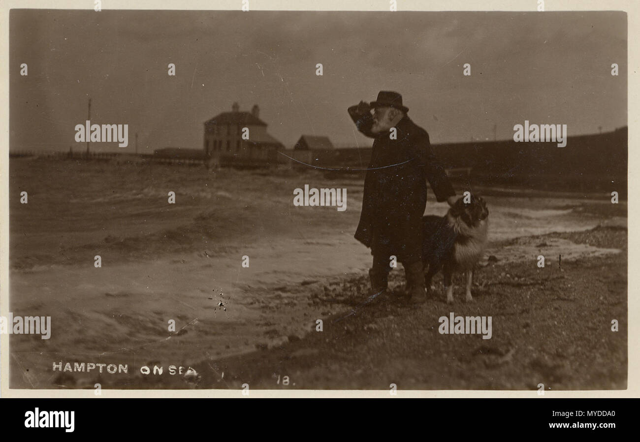 . Stampa sperimentale per la Postcard di Edmund Reid a Hampton-on-Sea, Herne Bay, Kent, Inghilterra in 1912. Reid era andato in pensione nel 1898, che è stato capo del CID del Metropolitan Police, e il suo più famoso caso era la Whitechapel omicidi nel 1888. Si trasferì a Hampton-su-Mare che è stato perso per erosione del mare dal 1916. Morì nel 1917. Questo è inteso per essere una scansione di un originale esposizione dell'originale negativo danneggiato da Fred C. Palmer, così sarebbe inopportuno tentativo di correggere questa immagine. Si tratta di uno degli almeno tre 1912 esperimenti presso l'esposizione e la composizione di questa negativa dalla foto Foto Stock