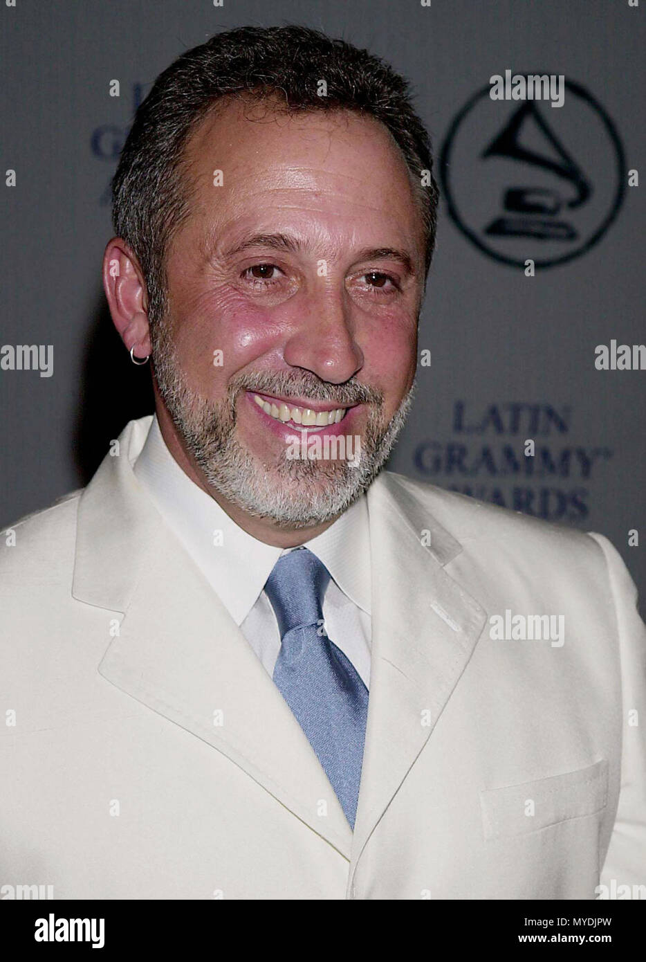 Ca. 2000, Los Angeles, California, Stati Uniti d'America --- Emilio Estefan al Grammy Latino omaggio ai candidati presso il Beverly Hilton --- Image by © . / USAEmilio Estefan Red Carpet Event, verticale, STATI UNITI D'AMERICA, industria cinematografica, celebrità, fotografia, Bestof, arte cultura e intrattenimento, Topix celebrità moda / Verticale, meglio di, evento nella vita di Hollywood - California, moquette rossa e dietro le quinte, USA, industria cinematografica, celebrità, movie celebrità, personaggi televisivi, musica celebrità, fotografia, Bestof, arte cultura e intrattenimento, Topix, verticale, una persona, inchiesta tsuni@Gamma-USA.com, headshot, Foto Stock