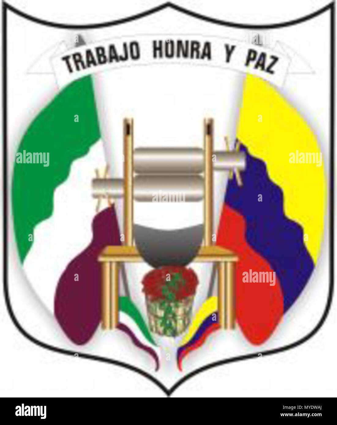 . Español: En el centro tiene Trapiche que rappresentanouna la laboriosidad agrícola parte de la economía del municipio en la caña de Azucar y catabre ONU (valde) lleno de granos de café, que rappresentanouna otra de las Fuentes de la economía de Convención, a la derecha la bandera de Colombia y a la izquierda la de la municipalidad convencionista y unido a ellas el lema que identifica un todos los convencionistas " TRABAJO, HONRA Y PAZ' . Alcaldía del municipio de Convención, Norte De Santander, Colombia 168 Escudo Convencion-Norte Municipio de Santander Foto Stock