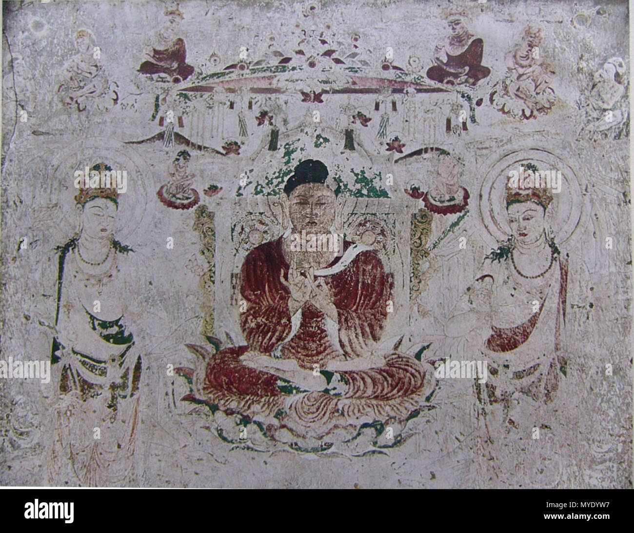 . Inglese: metà superiore parte del Paradiso Amidhaba, pittura murale di Golden Hall di Horyuji, colore su affresco Secco, tardo VII secolo, 266cm di larghezza, foto prima che il fuoco che hanno gravemente danneggiato la maggior parte dei dipinti murali nel 1949 日本語: 法隆寺金堂壁画 阿弥陀浄土図 上部 壁面（土漆喰など）に顔料で描かれた壁画 七世紀末（推定） 1949年の火災前の状態 . 1951 37 Amidhaba paradise Horyuji murale Foto Stock