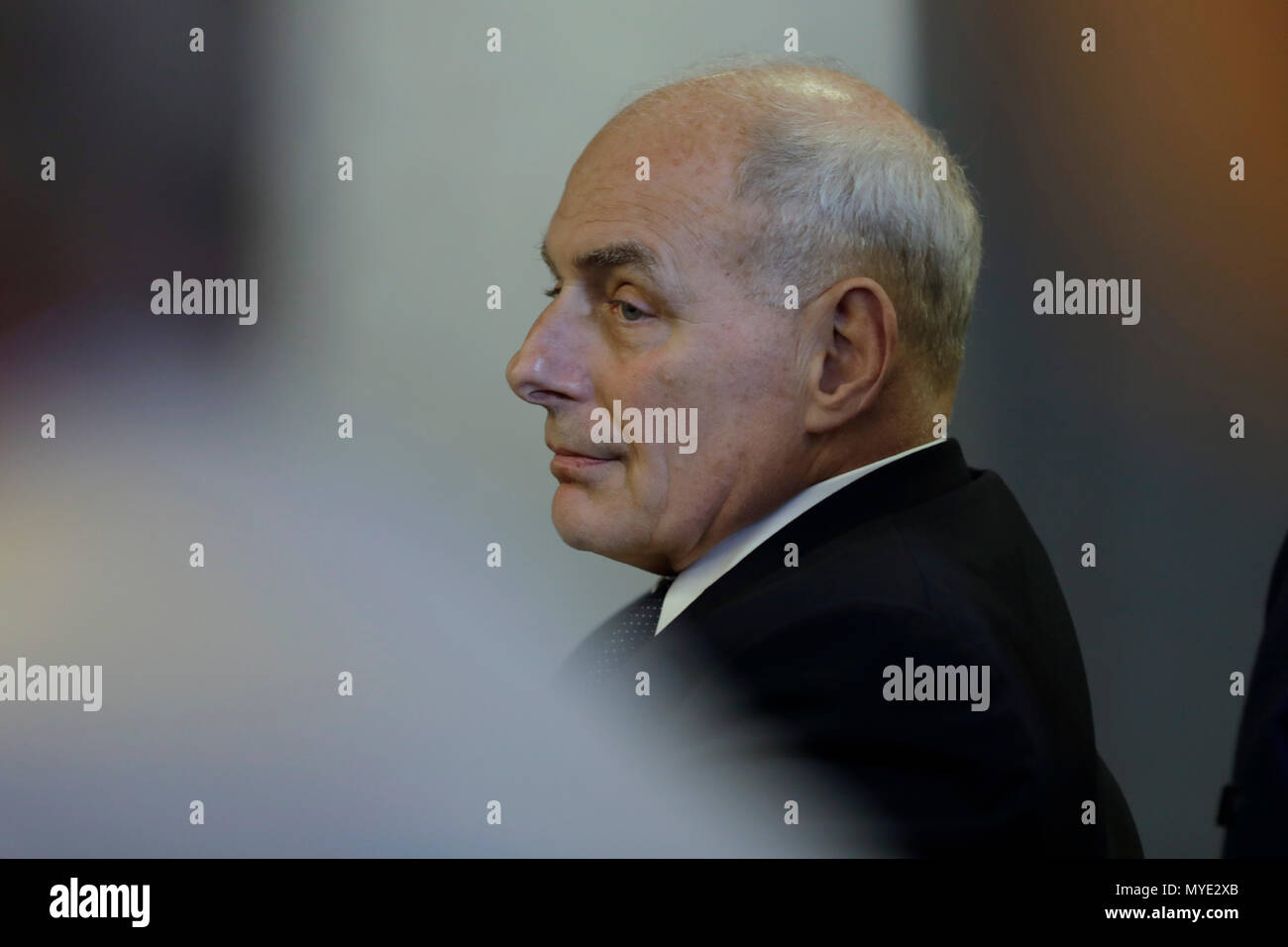 Washington, DC. Il 6 giugno, 2018. Il capo del personale della Casa Bianca, John Kelly assiste il 2018 uragano Briefing presso la Federal Emergency Management Agency Sede il 6 giugno 2018 a Washington, DC. Credito: Yuri Gripas/Piscina via CNP | Utilizzo di credito in tutto il mondo: dpa/Alamy Live News Foto Stock Washington, DC. Il 6 giugno, 2018. Il capo del personale della Casa Bianca, John Kelly assiste il 2018 uragano Briefing presso la Federal Emergency Management Agency Sede il 6 giugno 2018 a Washington, DC. Credito: Yuri Gripas/Piscina via CNP | Utilizzo di credito in tutto il mondo: dpa/Alamy Live News Foto Stock