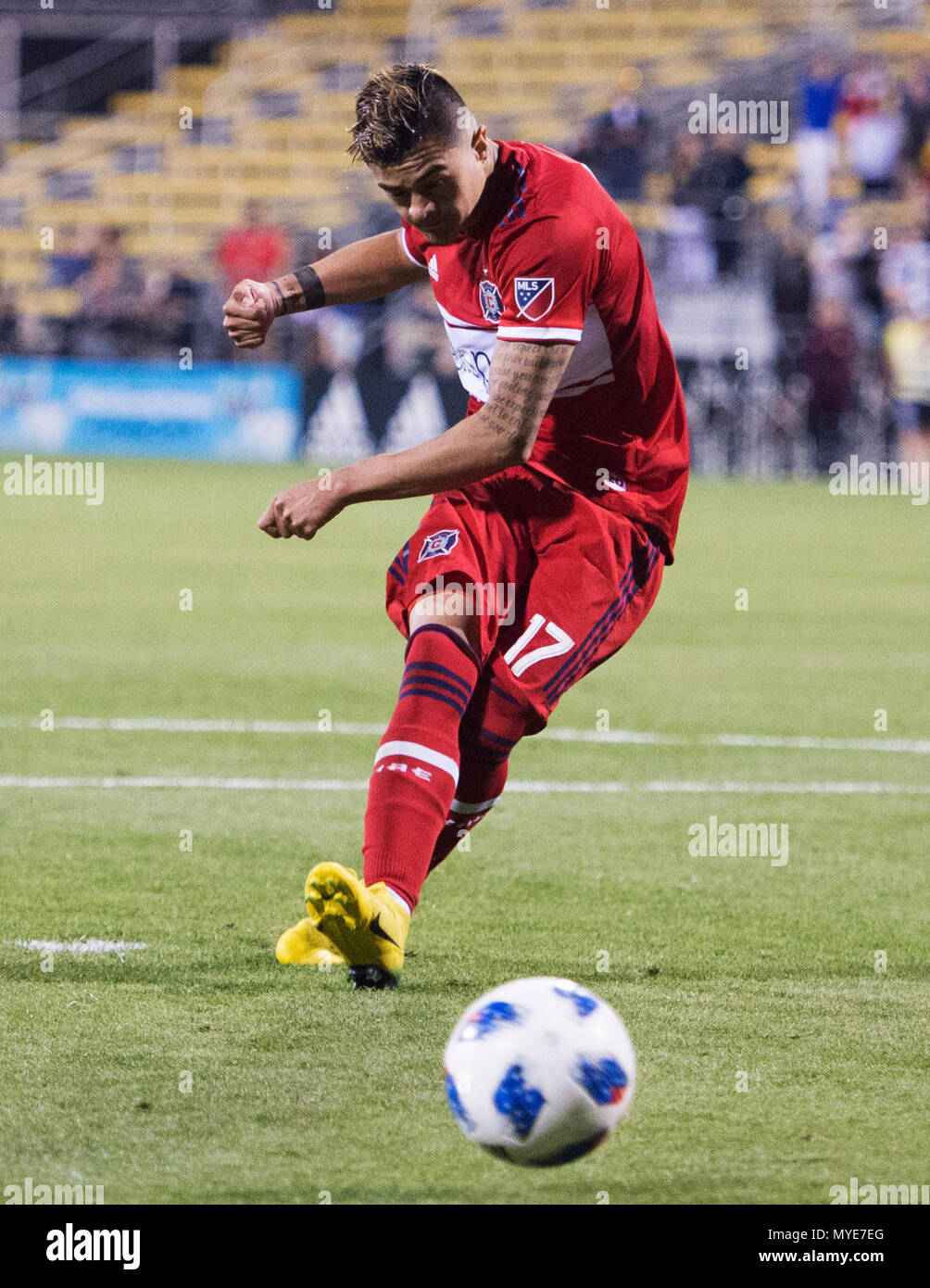 Columbus, Ohio, Stati Uniti d'America. 6 giugno 2018: Chicago Fire in avanti Diego Campos (17) scatti una penalizzazione shot durante rigori contro Columbus Crew SC a Lamar Hunt aperto in Columbus, OH, Stati Uniti d'America. Brent Clark/Alamy Live News Foto Stock
