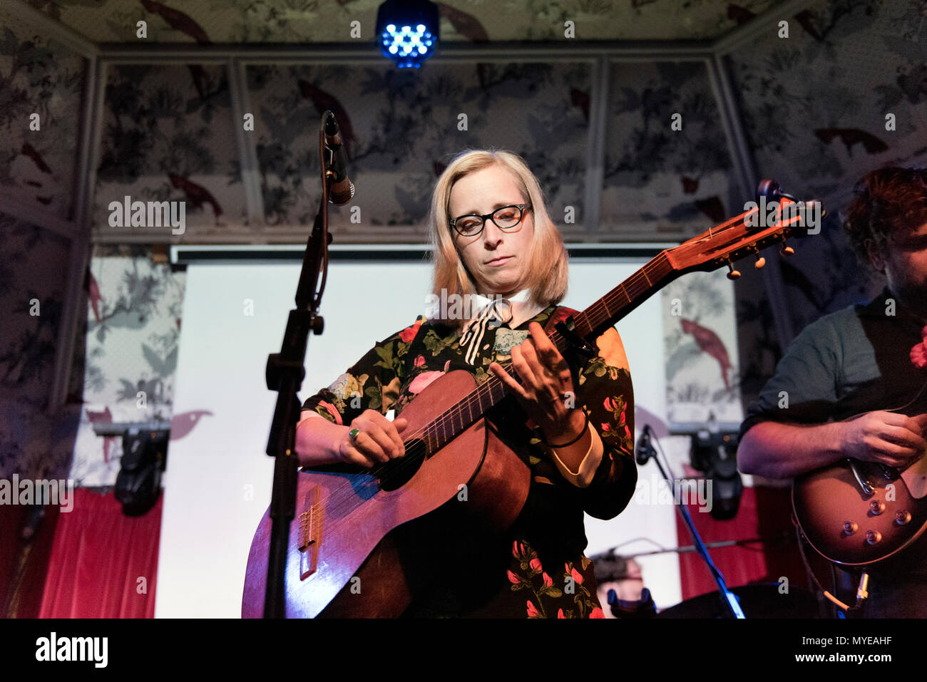 Manchester, Regno Unito. Il 6 giugno, 2018. Noi cantautrice Laura Veirs in concerto presso l'Istituto sordi, Manchester, 6 giugno 2018. Credito: John Bentley/Alamy Live News Foto Stock