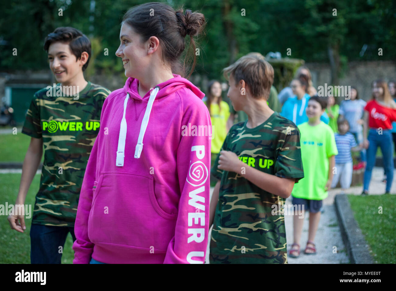 Monza, Italia. 5° giu, 2018. Barth Italia carità evento: ragazzi modelli mostrano i capi disegnati a vantaggio della sindrome di Barth credito associazione: paesaggi italiani/Alamy Live News Foto Stock