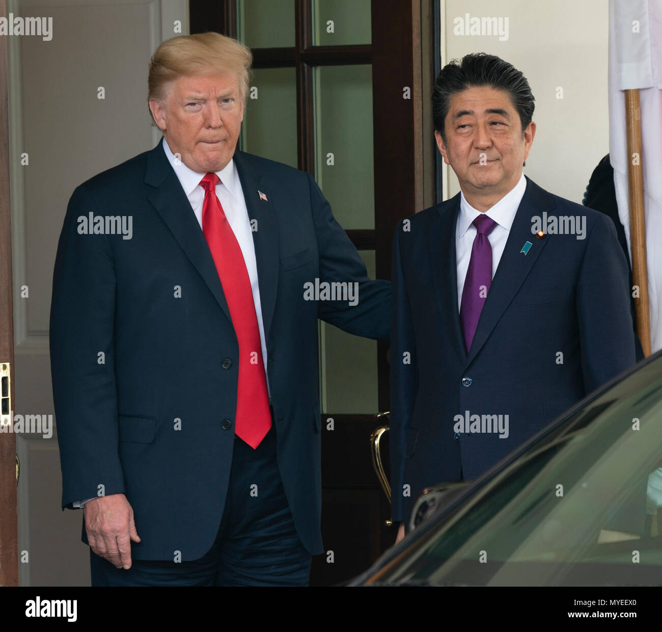 Il Presidente degli Stati Uniti, Trump accoglie Primo Ministro giapponese Shinzo Abe alla Casa Bianca di Washington, DC, 7 giugno 2018. Credito: Chris Kleponis/CNP /MediaPunch Foto Stock
