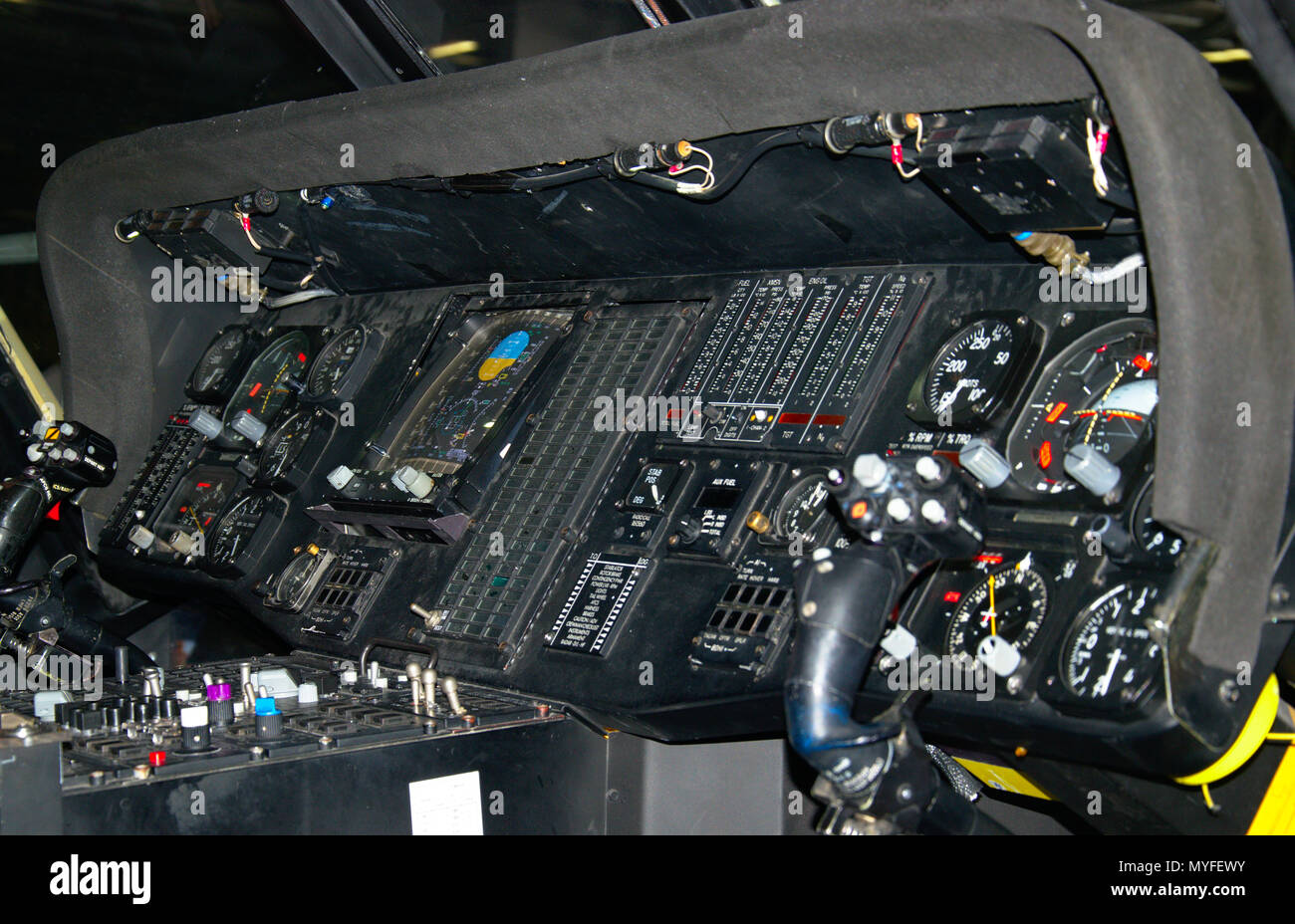 Elicottero Cockpit SH 60 Seahawk sulla USS Midway Foto Stock